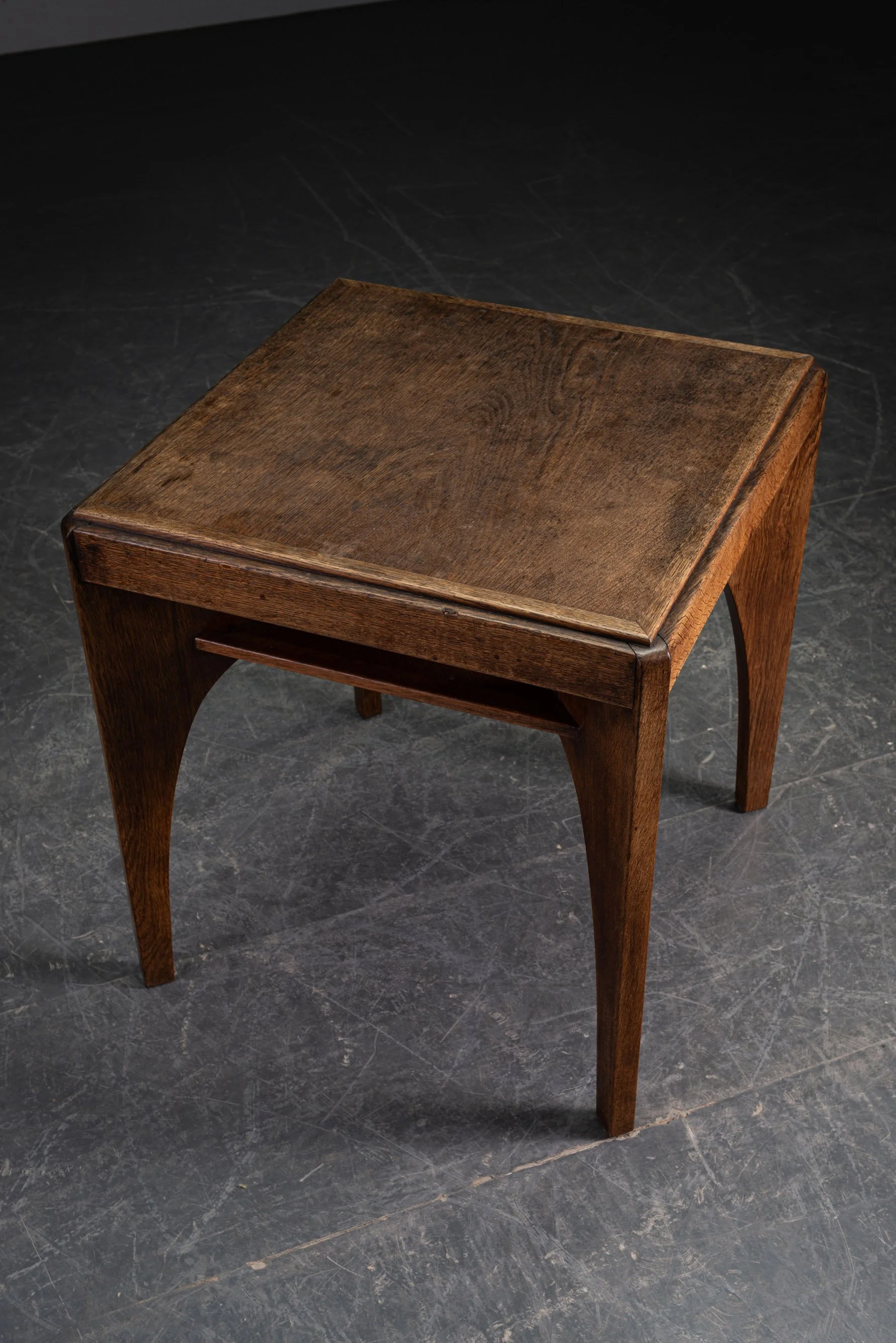 TA-582025202743-1920s-Amsterdamse-School-Side-Table_03.jpg