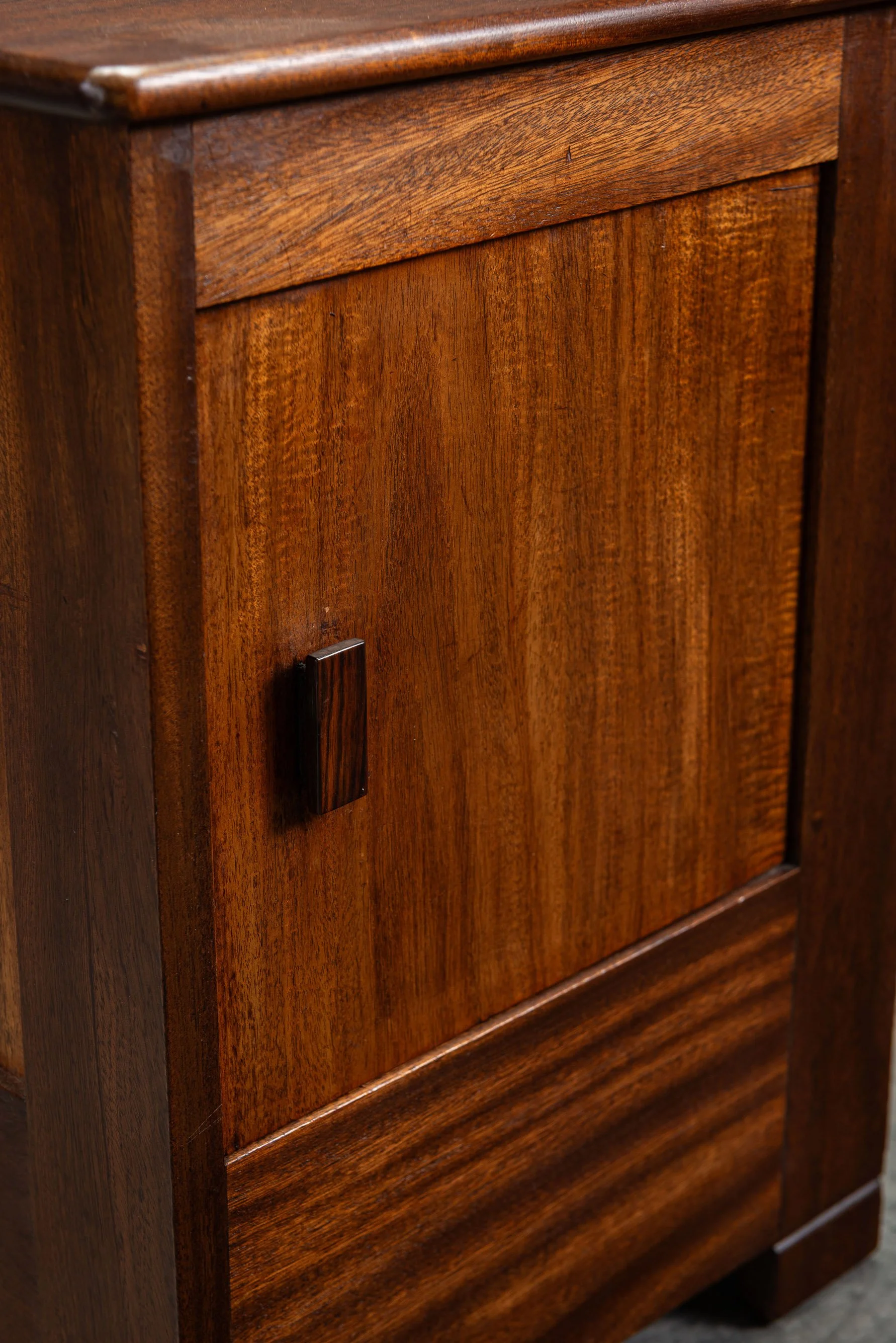 TA-2992026181832-1920s-Modernist-Nightstands_06.jpg