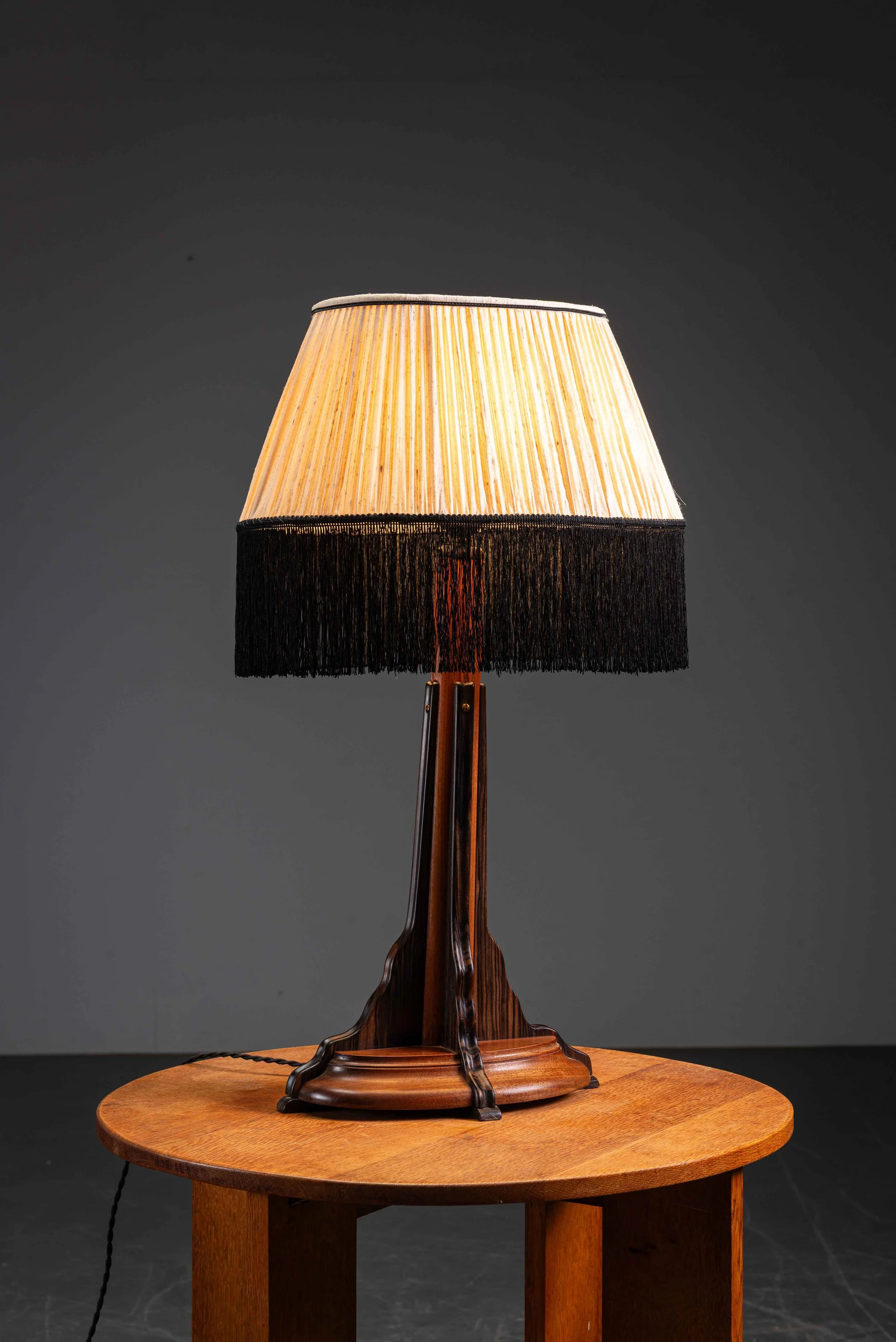 LI-3072025224456-1920s-Amsterdamse-School-Table-Lamp_03.jpg