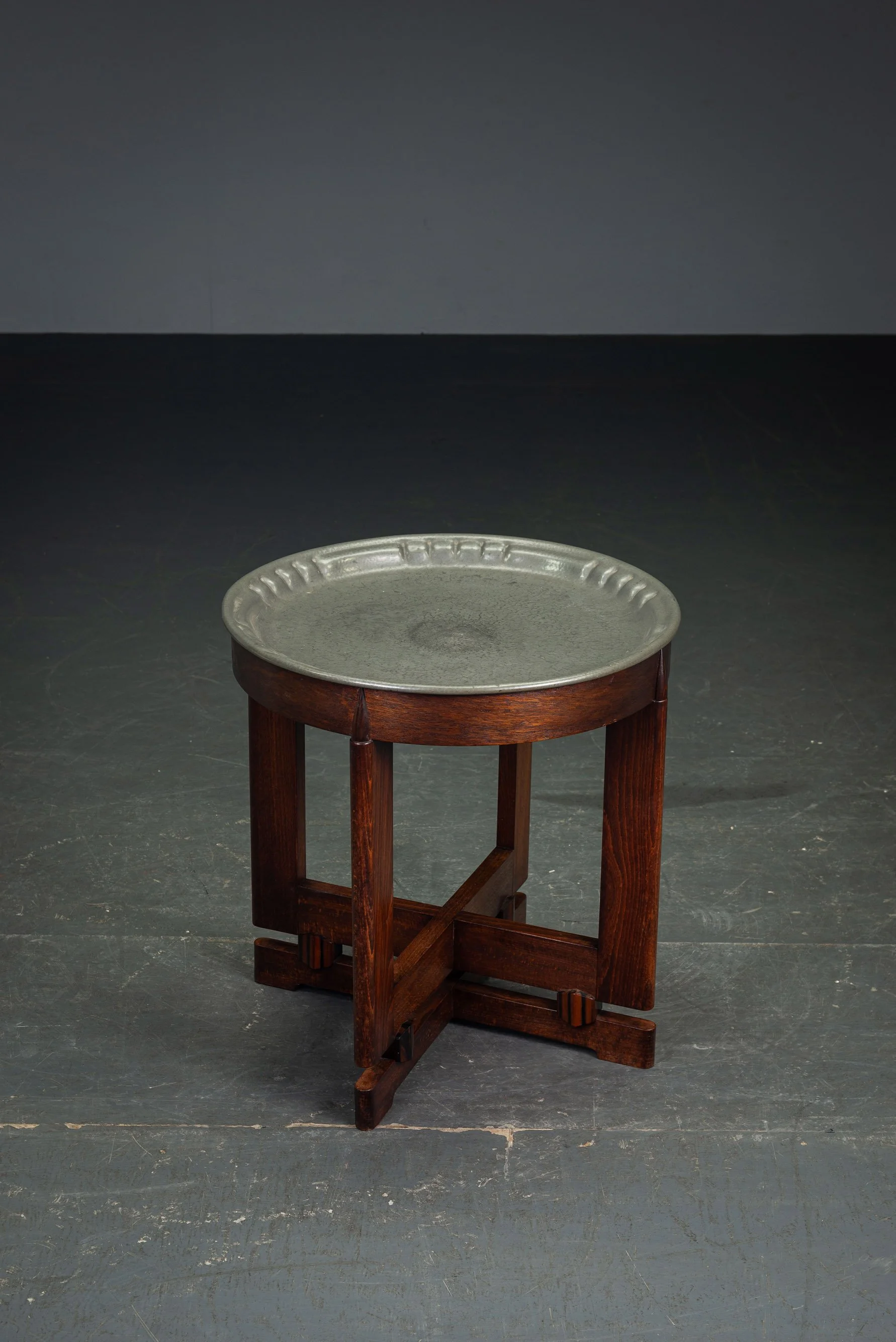 TA-16122025140912-1920s-Amsterdamse-School-Side-Table_06.jpg