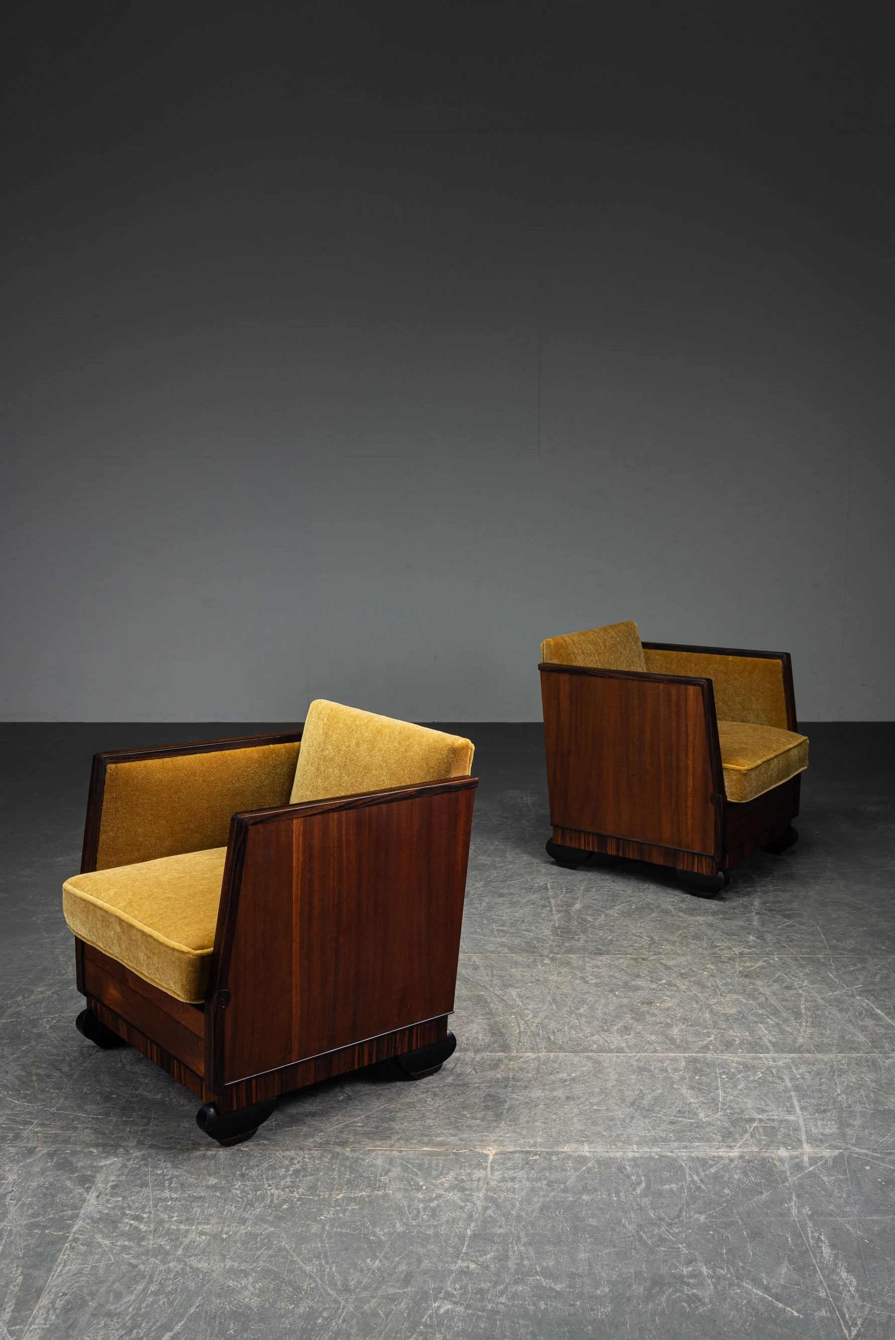 SE-852024131743+SE-1862024175941-1920s-Amsterdamse-School-Armchair-Set_05.jpg