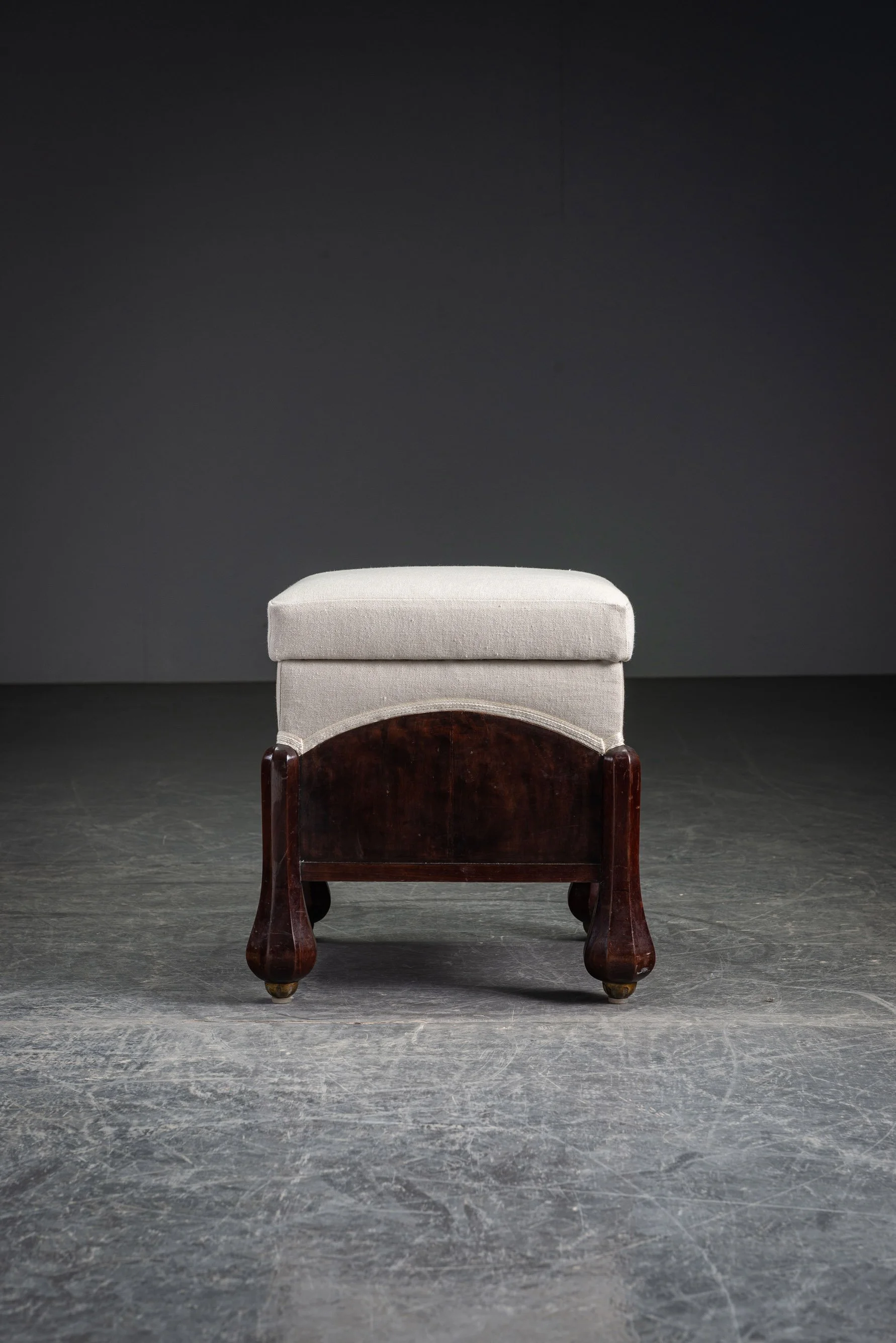SE-2632024222427-1910s-Antique-Stool_03.jpg
