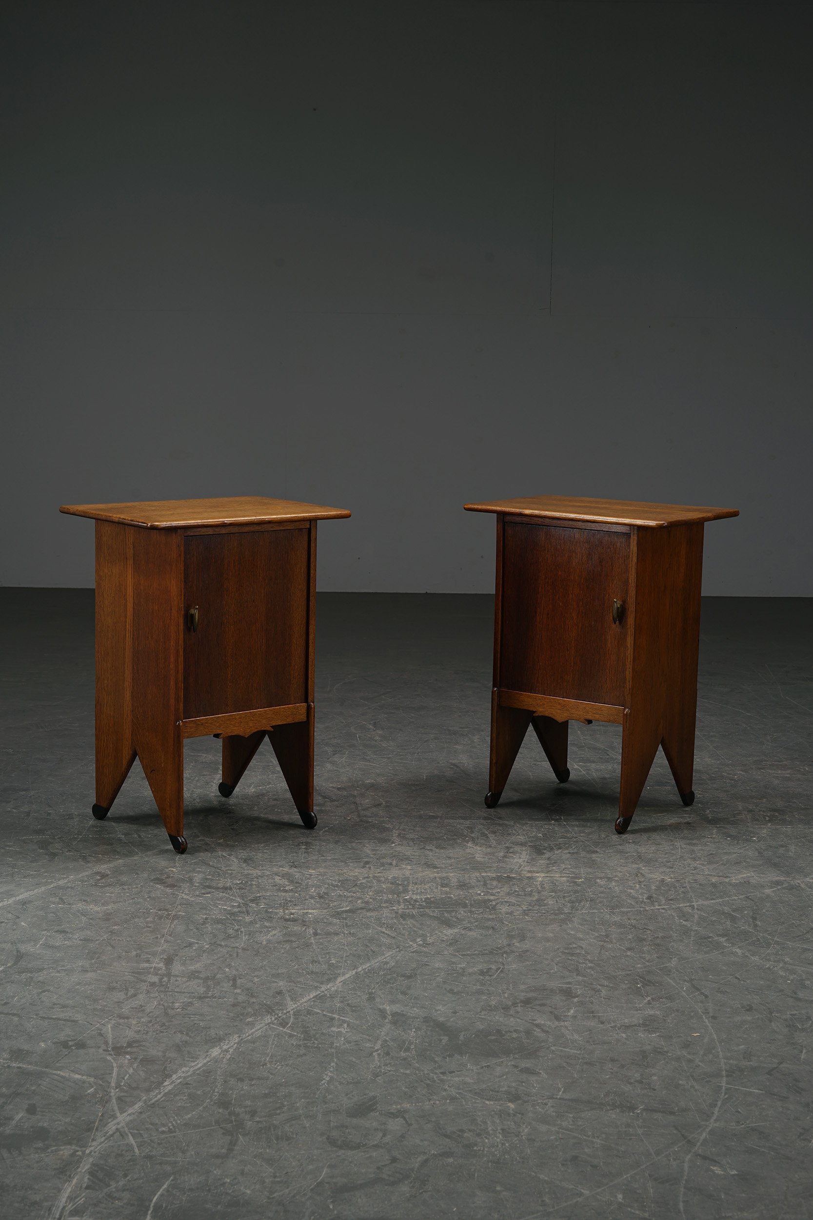 TA-1862025190425-Amsterdamse-School-Nightstands-by-Willem-Penaat_01.jpg