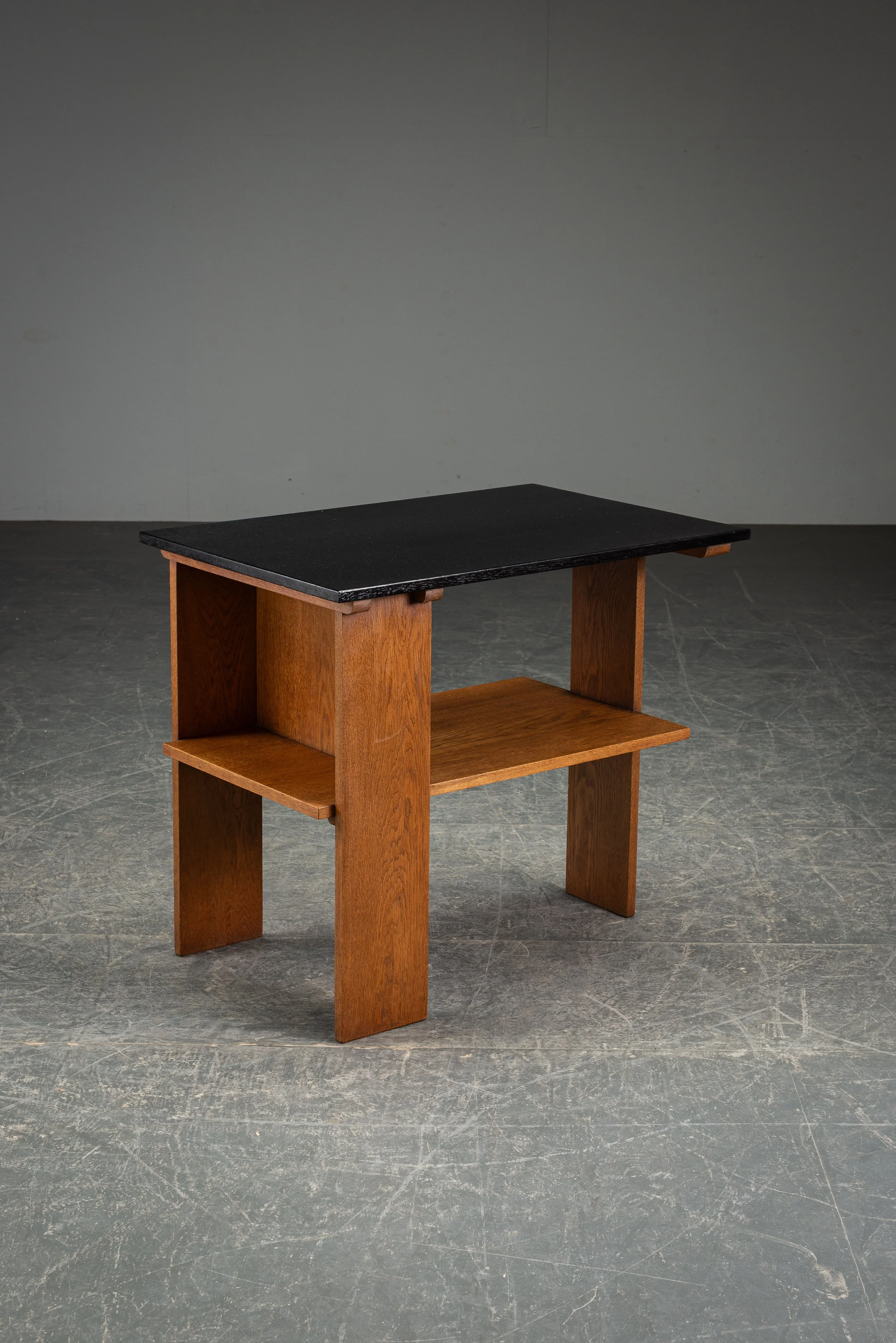 TA-2012026215905-Haagse-School-Side-Table-by-Cor-Alons_01.jpg
