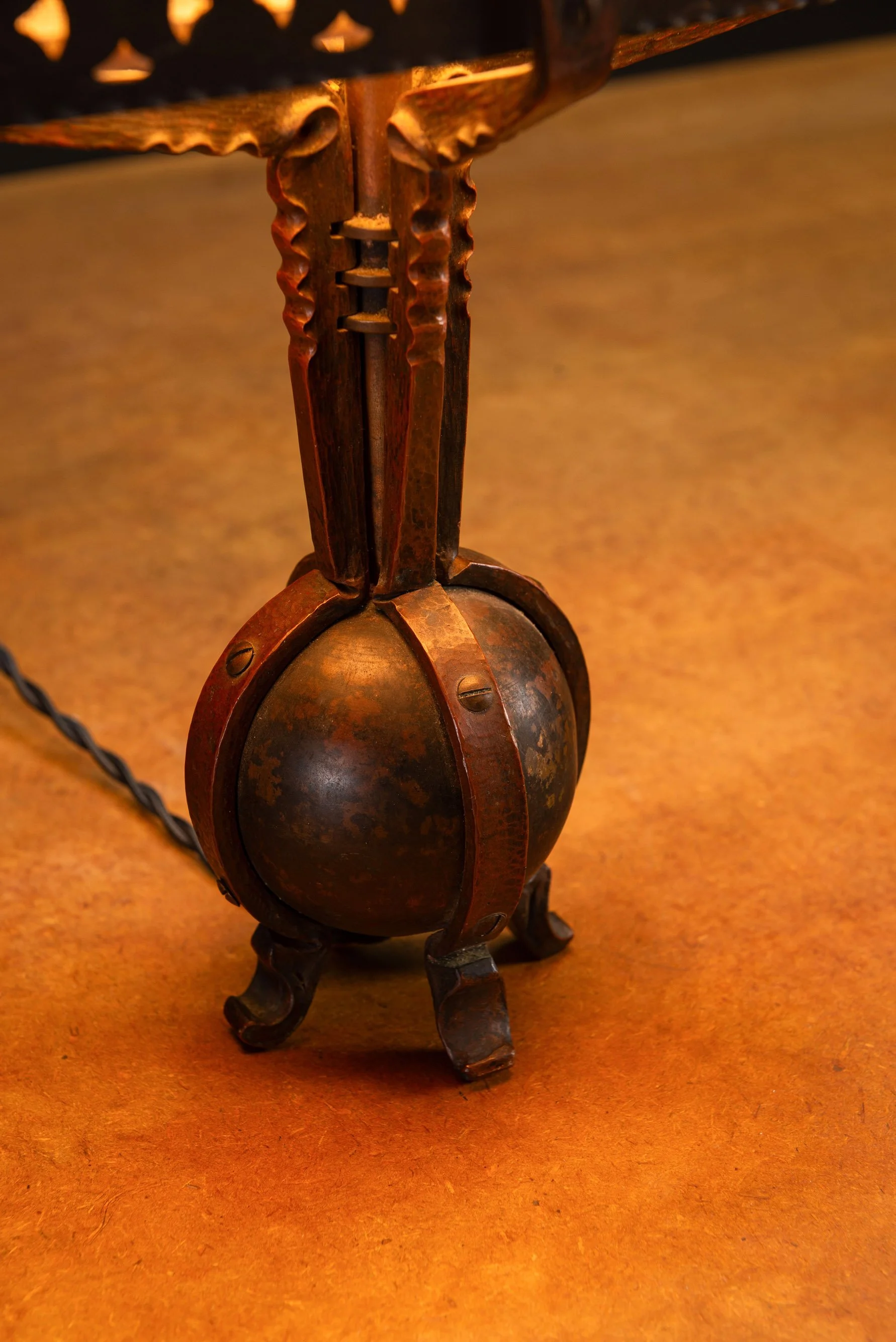 LI-2082025165447-1920s-Amsterdamse-School-Table-Lamp_10.jpg