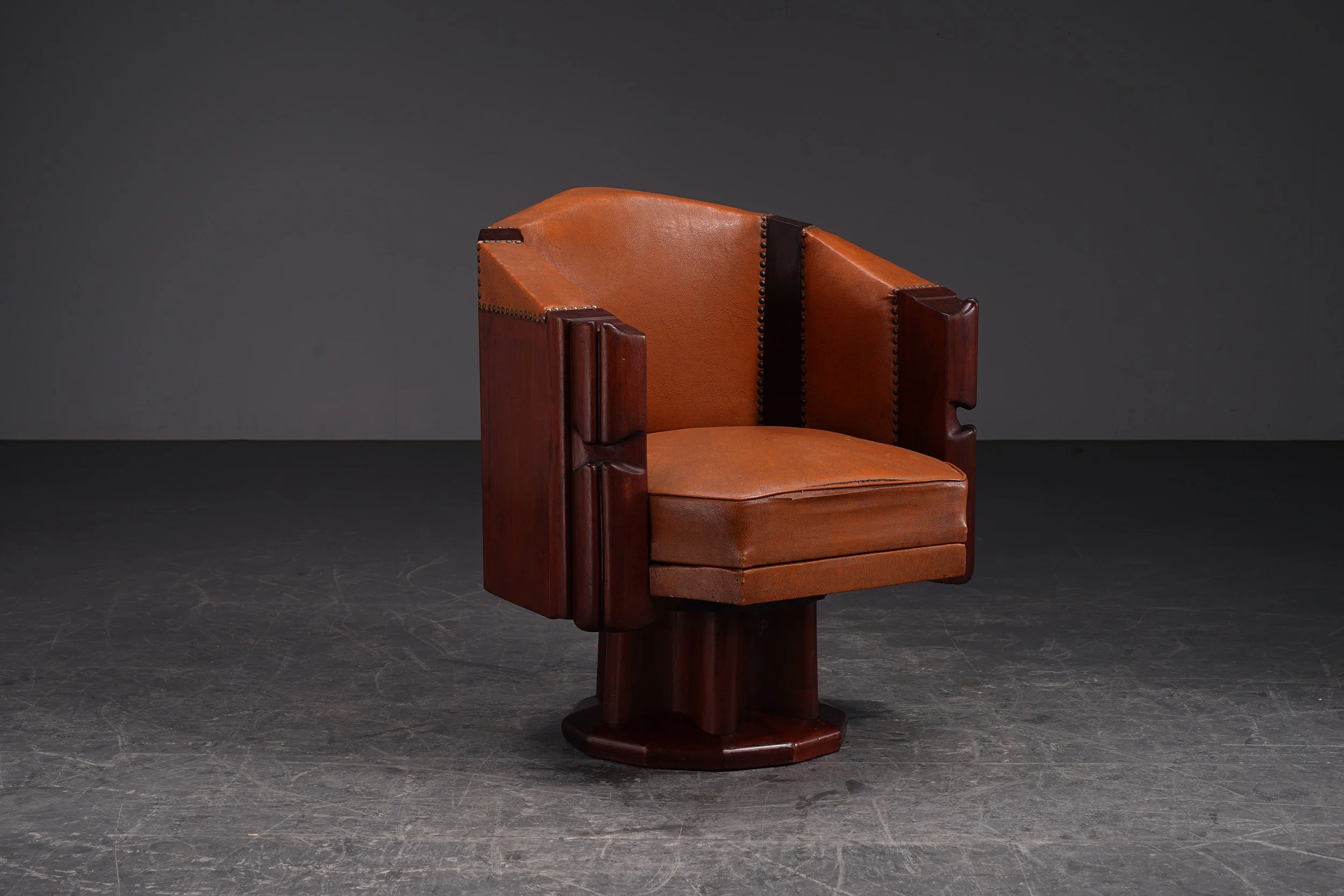 SE-1262025160459-Amsterdamse-School-Swivelling-Executive-Desk-Chair-by-Architect-Michel-de-Klerk_02.jpg