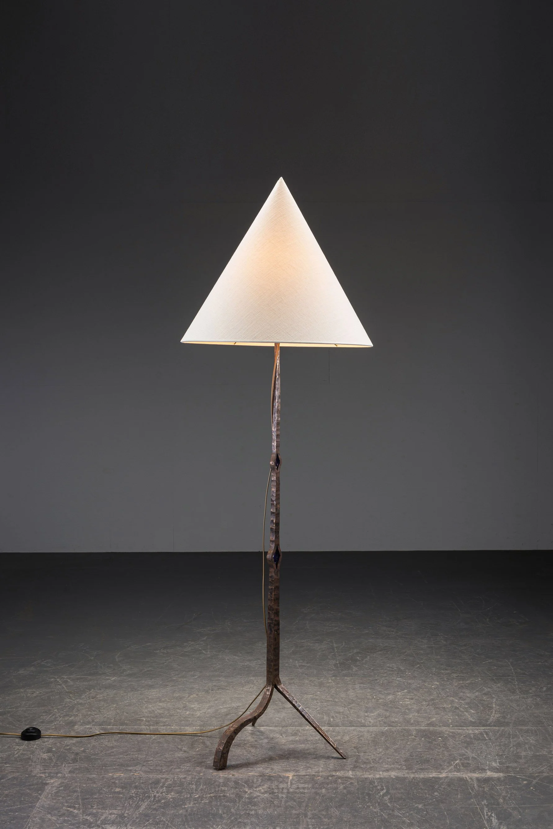 LI-732026191040-1950s-Artisanal-Standing-Lamp_08.jpg