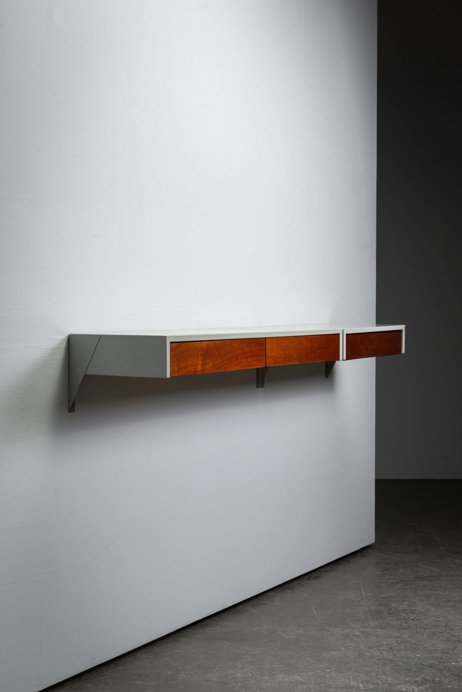 ST-1122026143544+ST-1922026103810-Minimalist-Shelving-by-Martin-Visser_05.jpg