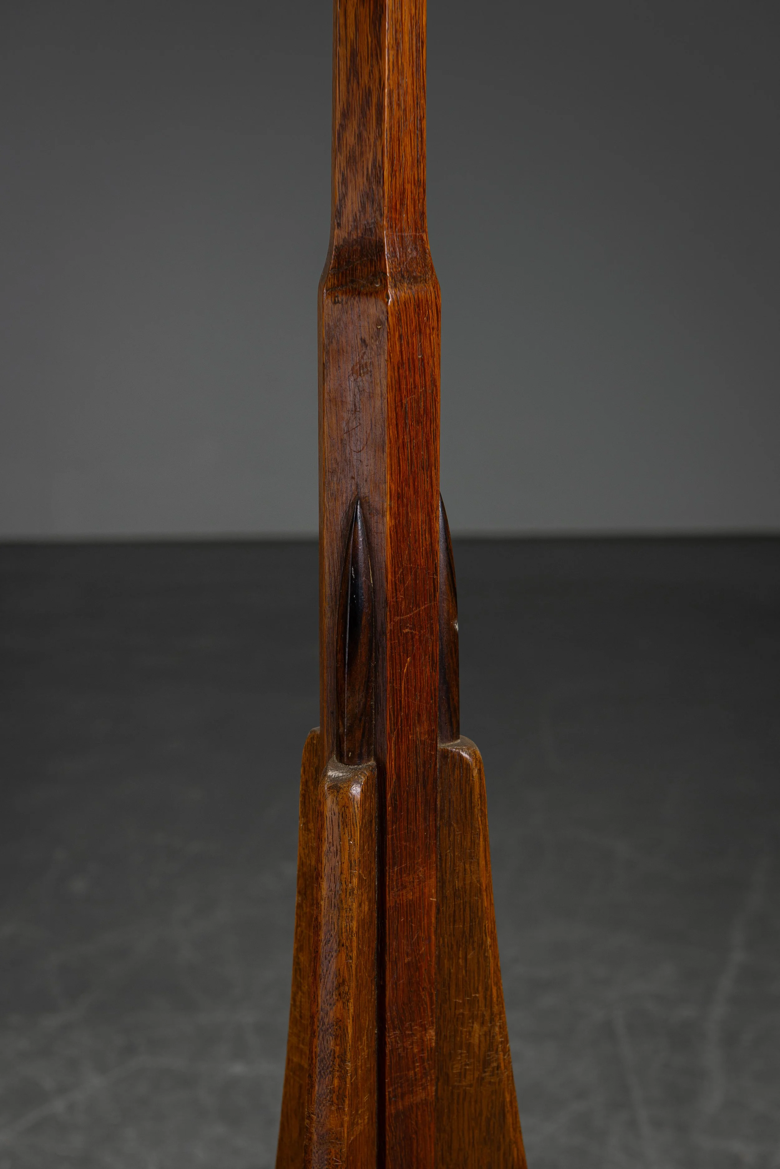 LI-142024155526-1920s-Amsterdamse-School-Standing-Lamp_03.jpg