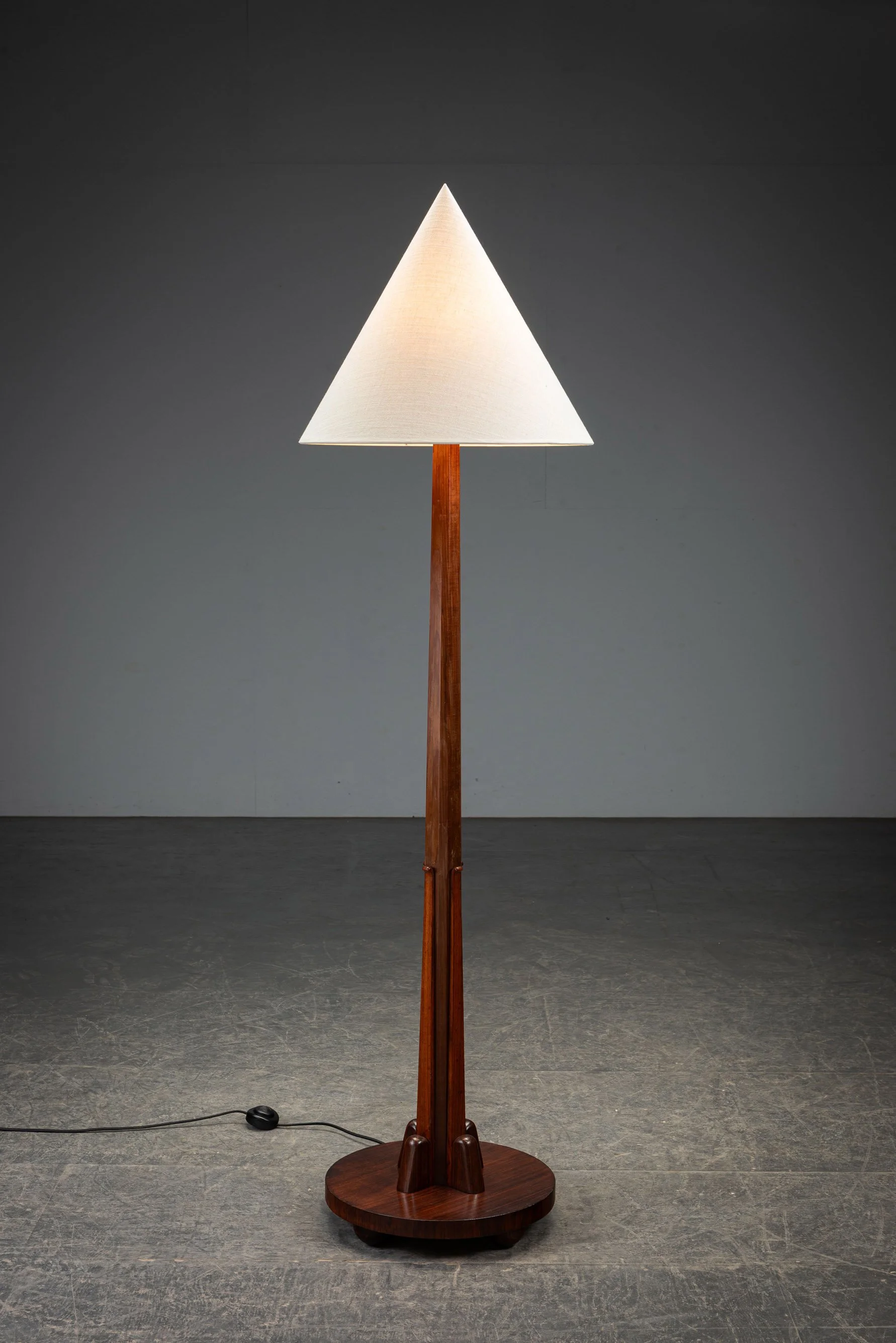 LI-2012026202301-Amsterdamse-School-Standing-Lamp-by-Willem-Penaat_05.jpg