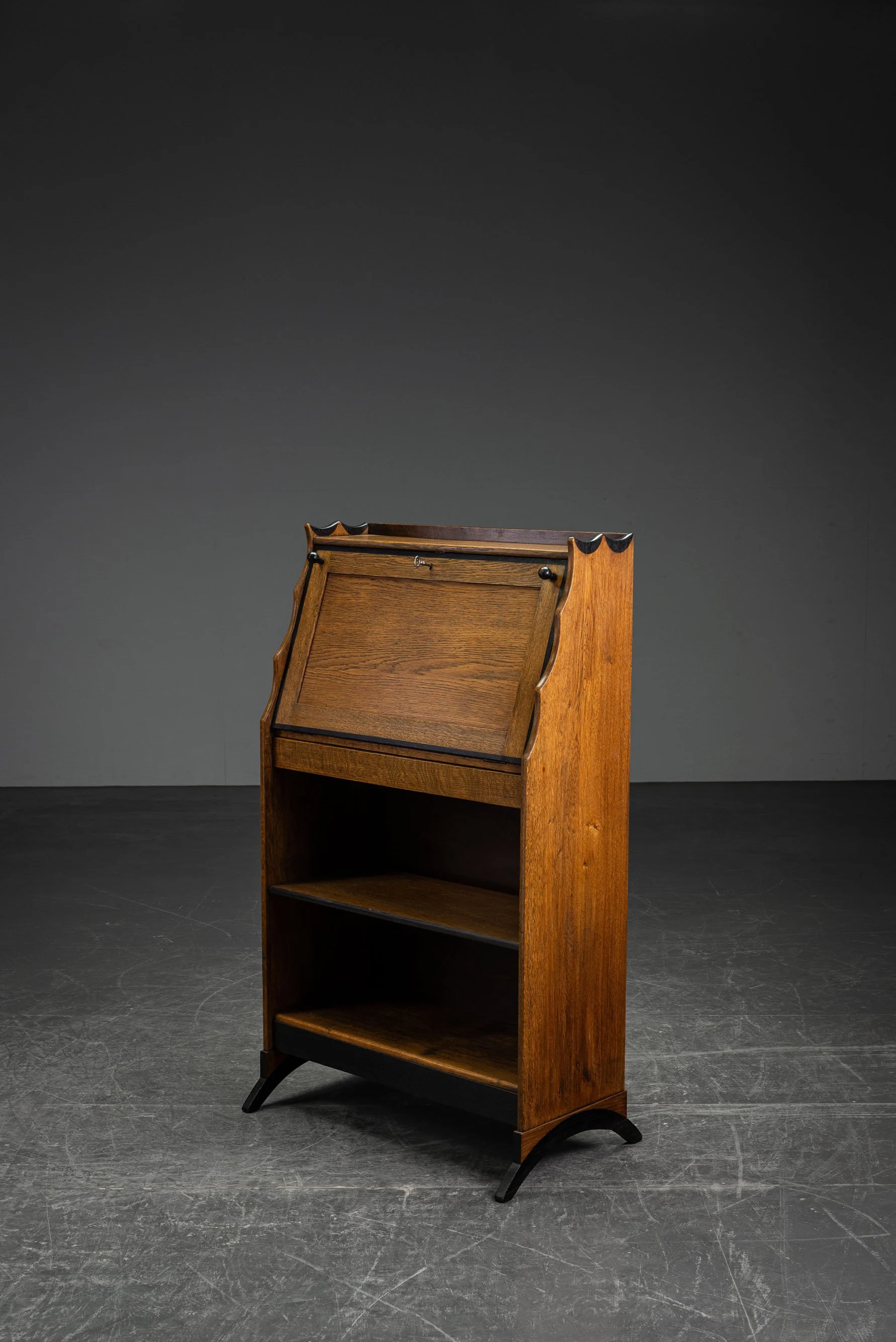 ST-2992026182142-1920s-Amsterdamse-School-Desk_09.jpg
