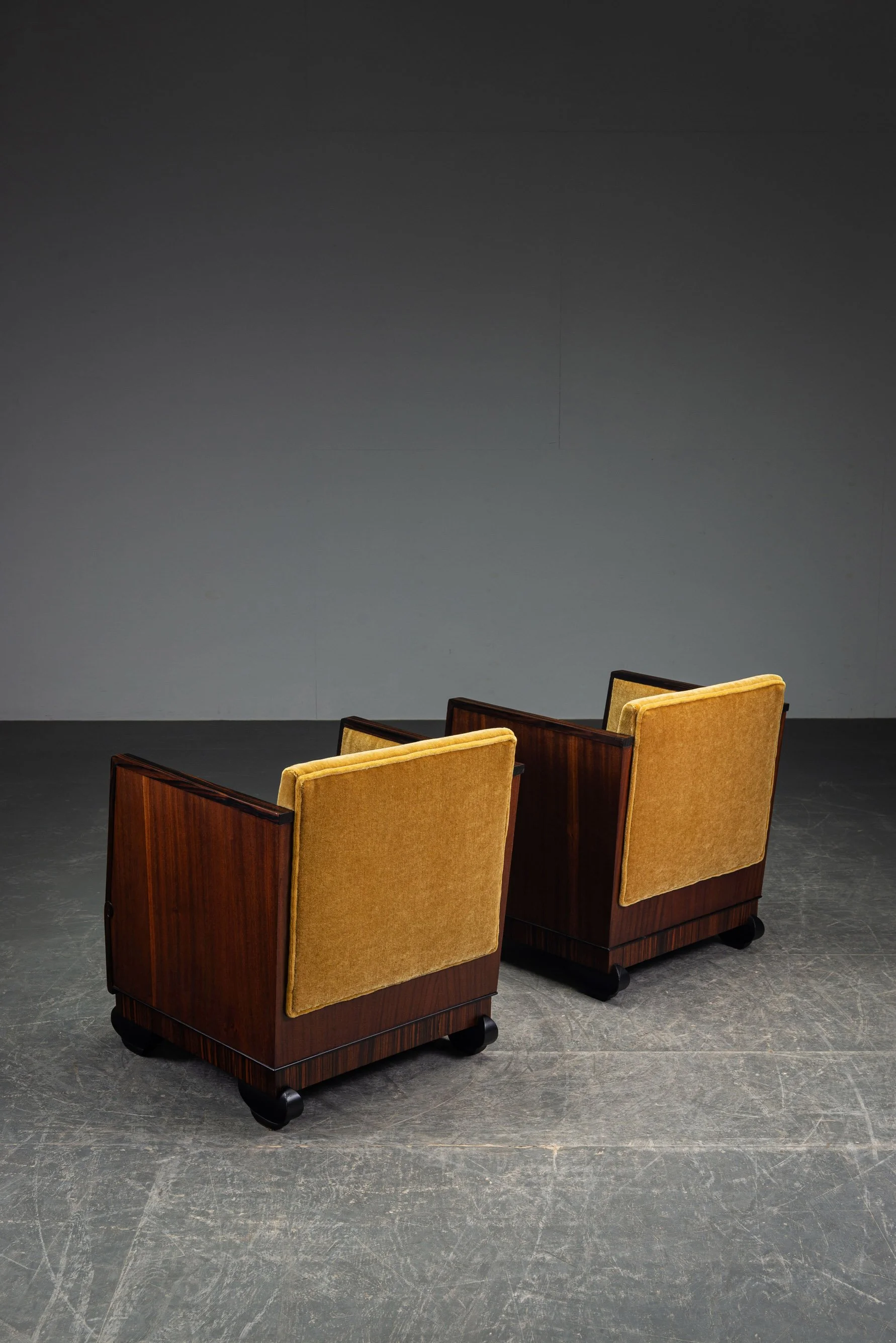 SE-852024131743+SE-1862024175941-1920s-Amsterdamse-School-Armchair-Set_11.jpg