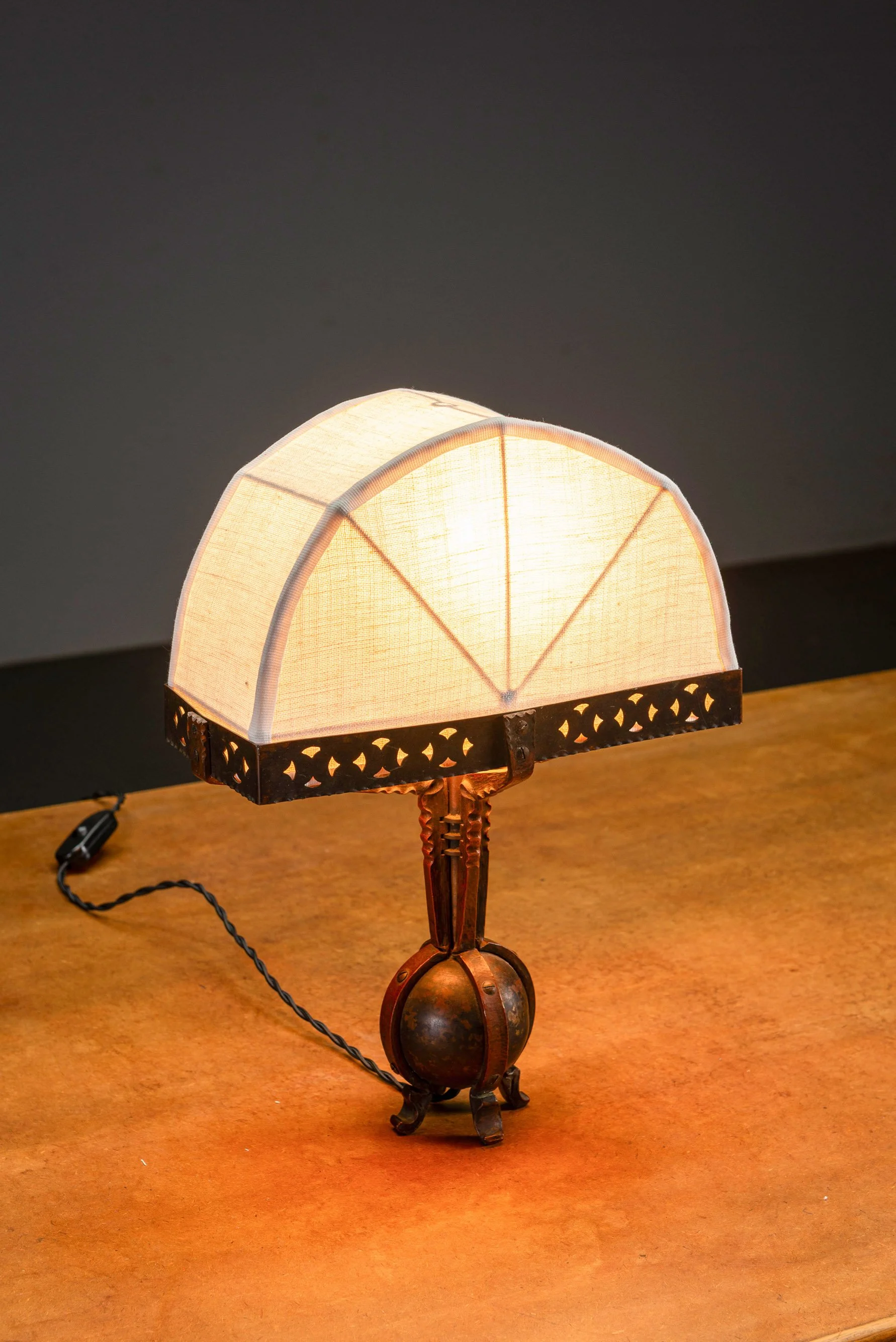 LI-2082025165447-1920s-Amsterdamse-School-Table-Lamp_03.jpg