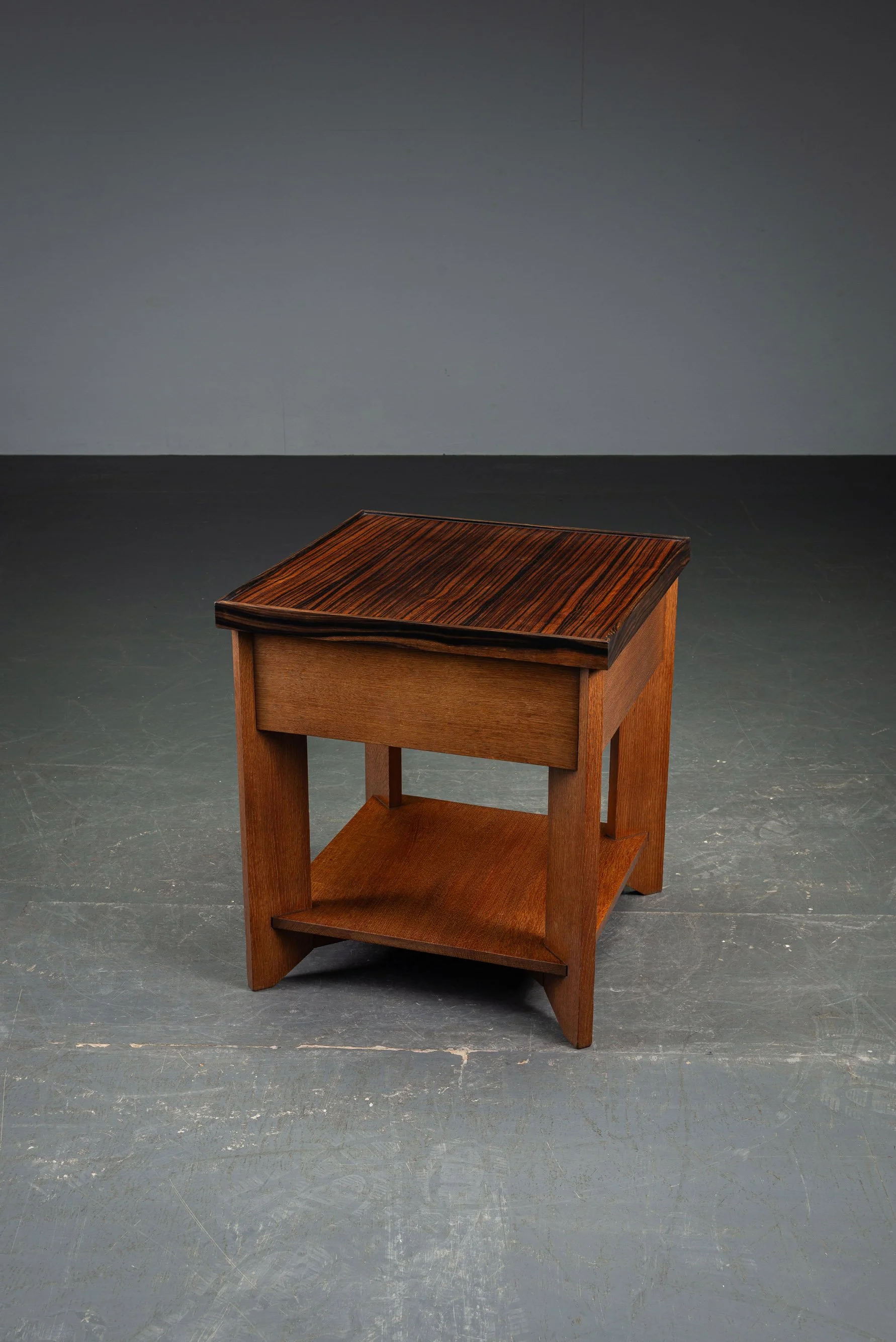 TA-162026184323-1920s-Haagse-School-Side-Table_08.jpg