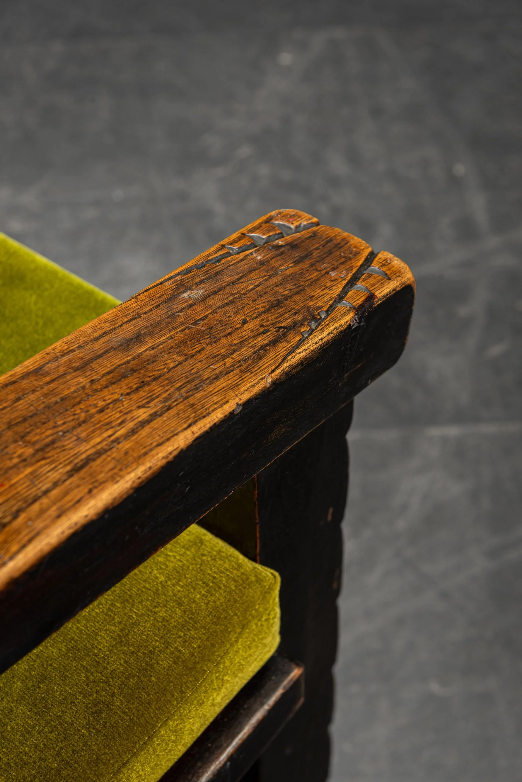 SE-6102026132624-circa-1915-Amsterdamse-School-Armchair_08.jpg