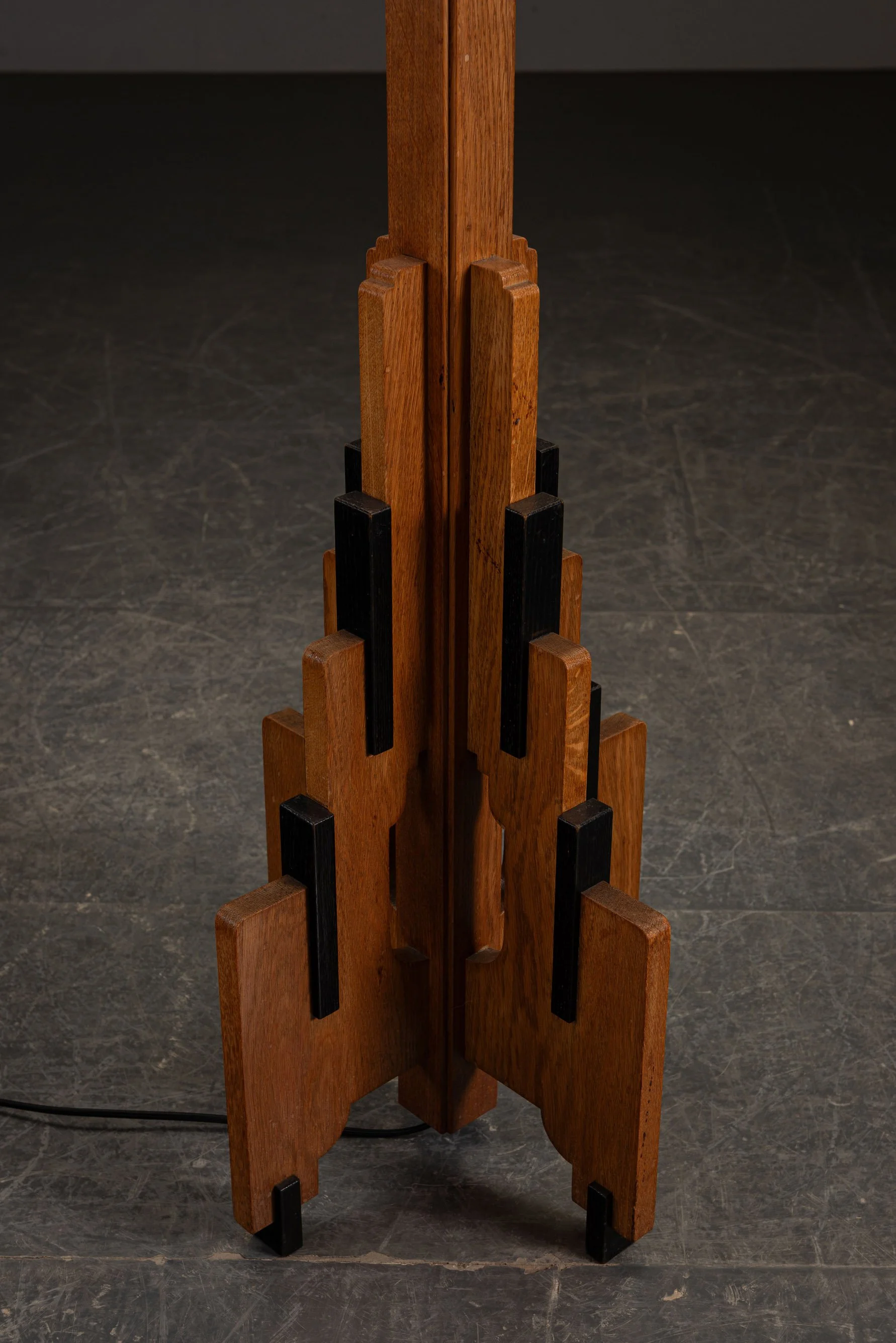 LI-2432024171127-Genneper-Molen-Amsterdamse-School-Standing-Lamp_14.jpg