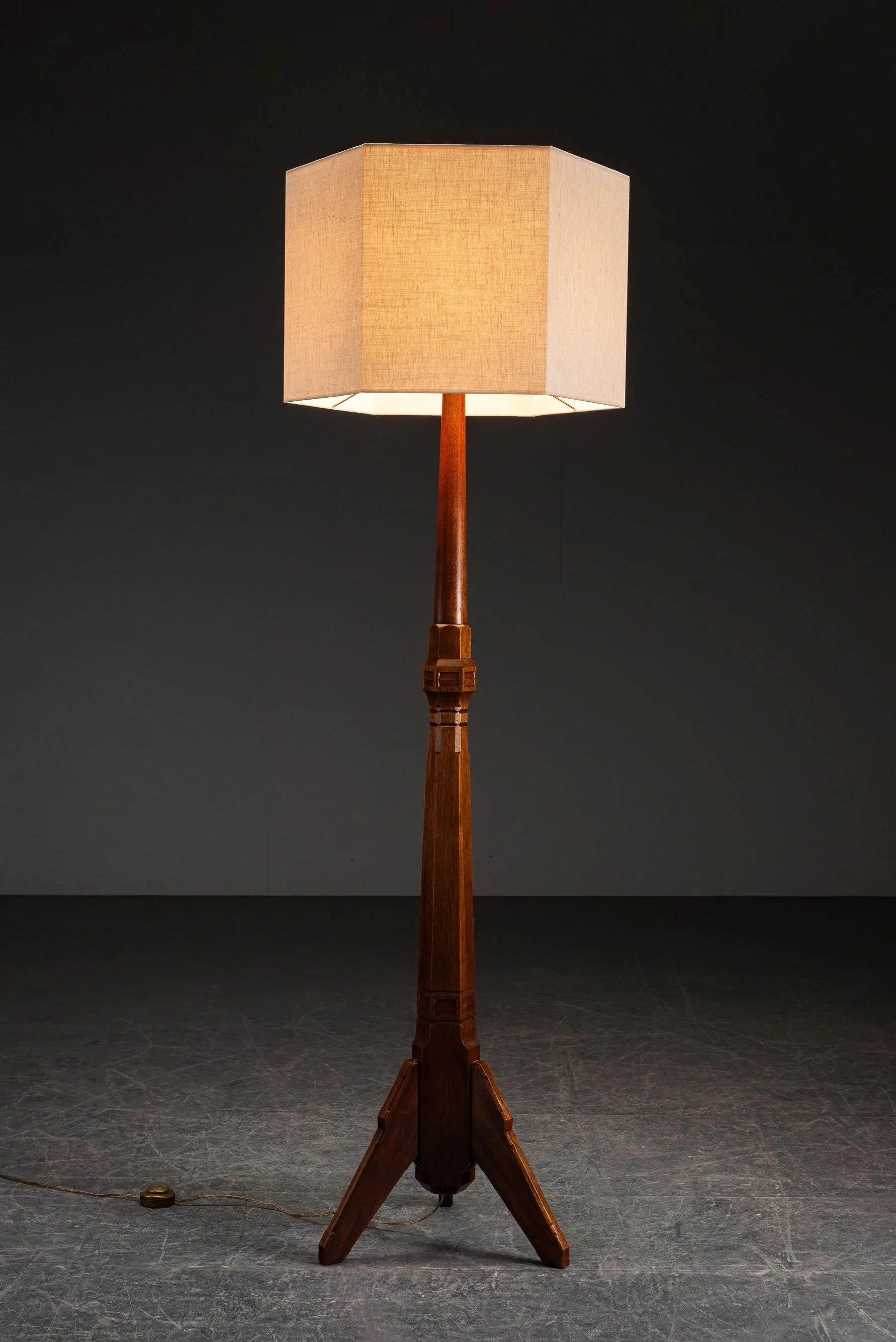 LI-2282025201531-1920s-Architectural-Standing-Lamp_05.jpg