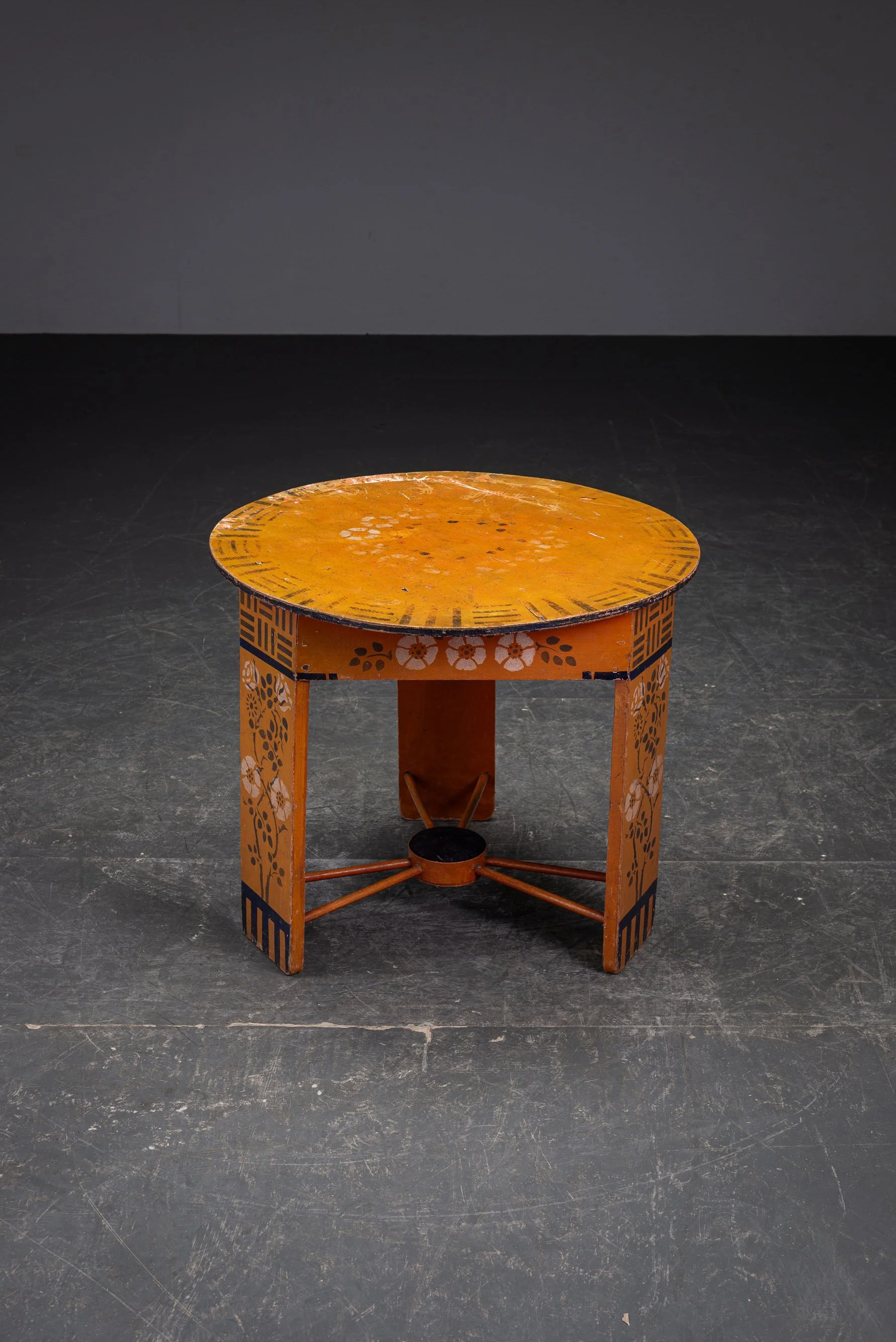 TA-1032026171320-1940s-Decorative-Side-Table_09.jpg