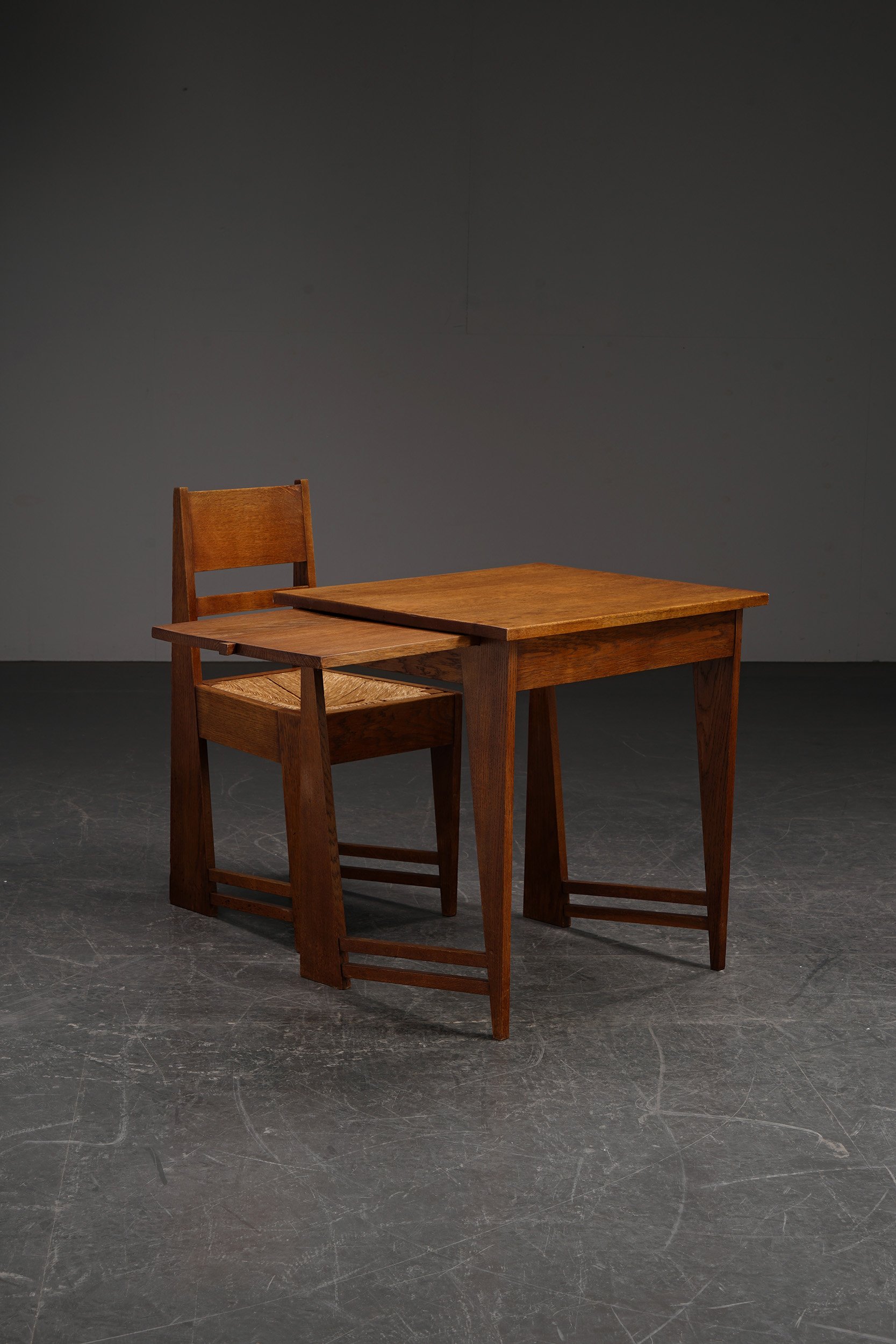 TA-30102024211626 + SE-30102024211844-1920s-Modernist-Desk-and-Accent-Chair_03.jpg
