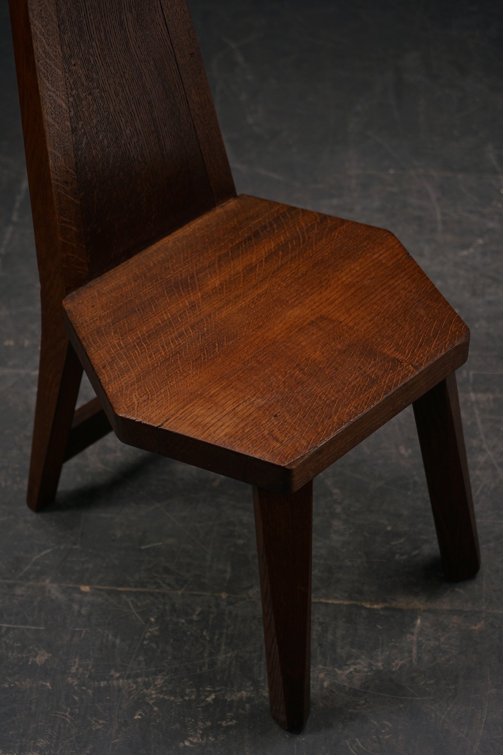 SE-050123142855-Rädecker-Side-Chair-with-Woodcarving_008.jpg