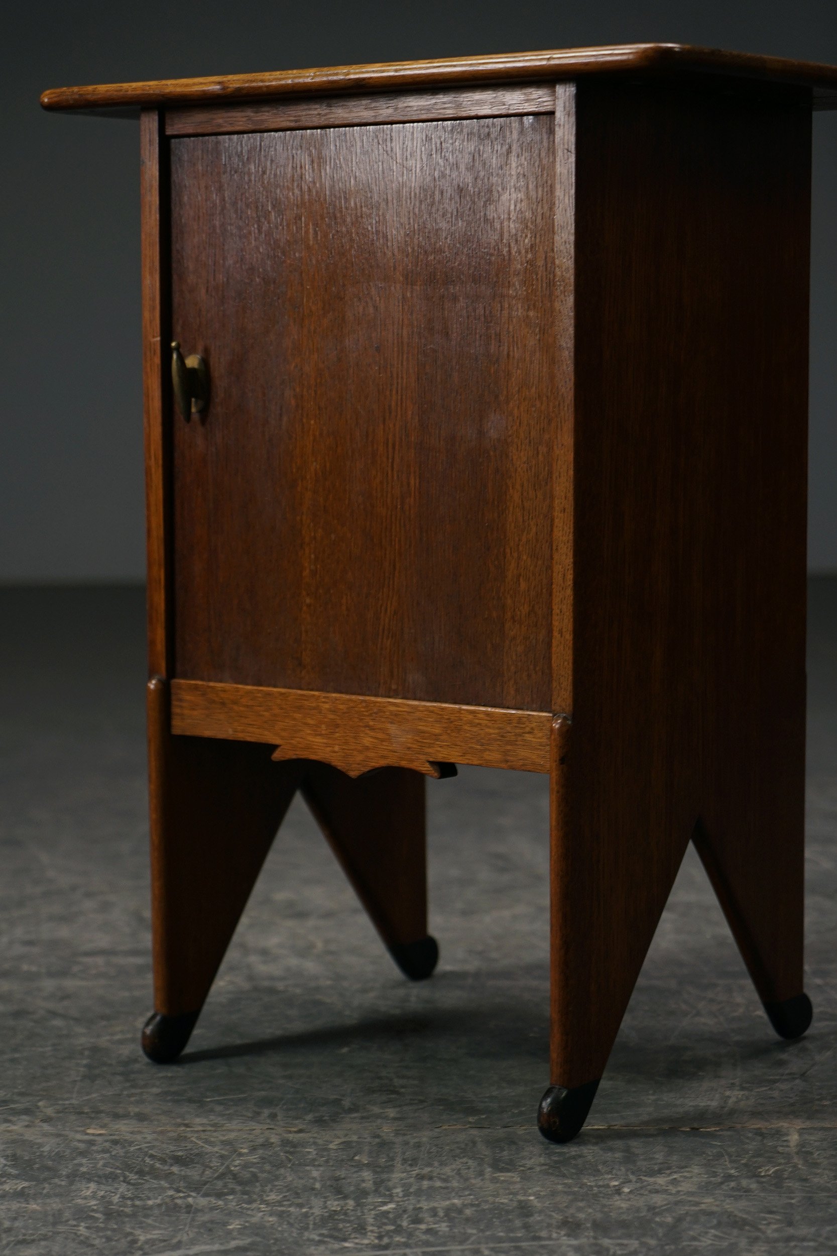 TA-1862025190425-Amsterdamse-School-Nightstands-by-Willem-Penaat_21.jpg