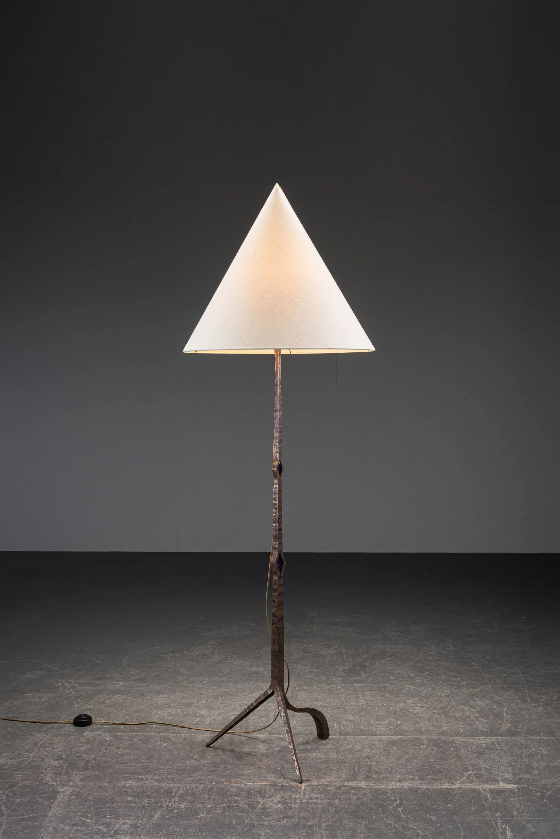 LI-732026191040-1950s-Artisanal-Standing-Lamp_10.jpg