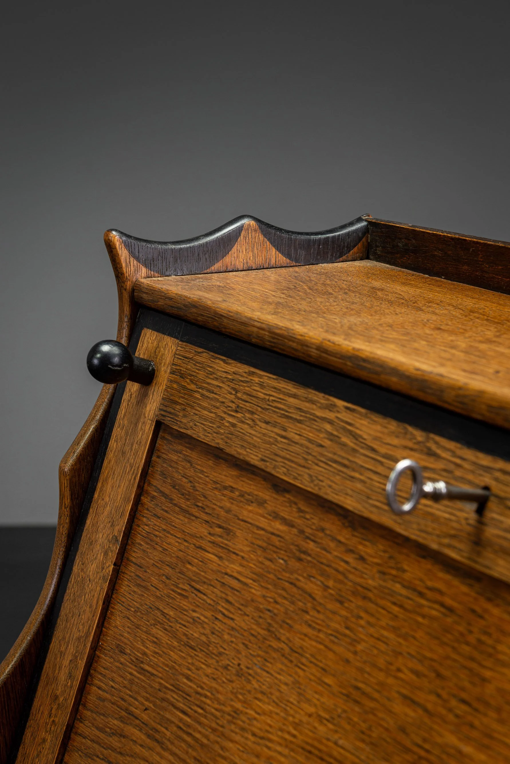 ST-2992026182142-1920s-Amsterdamse-School-Desk_10.jpg