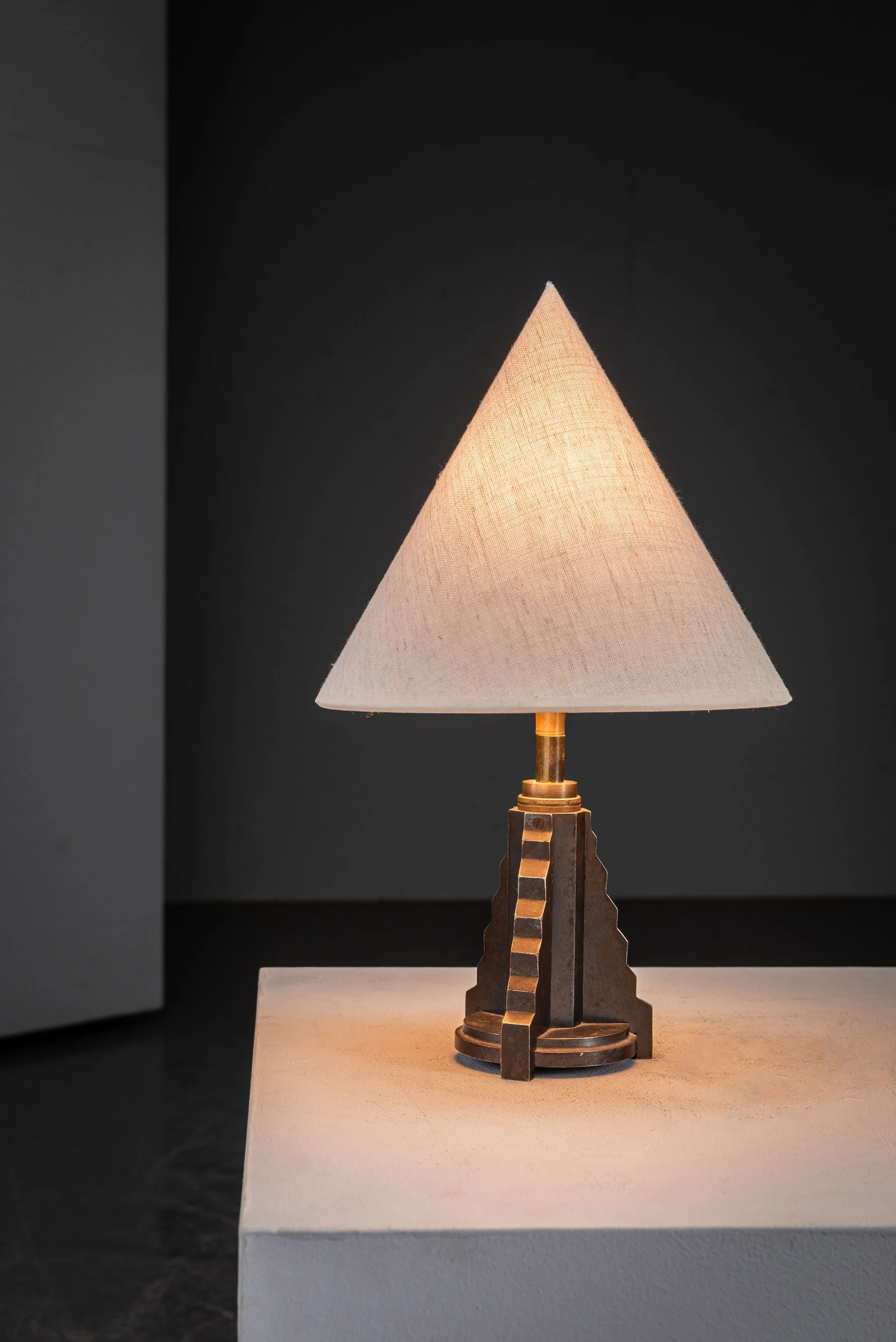 LI-2022025154846-1930s-Art-Deco-Table-Lamp_02.jpg