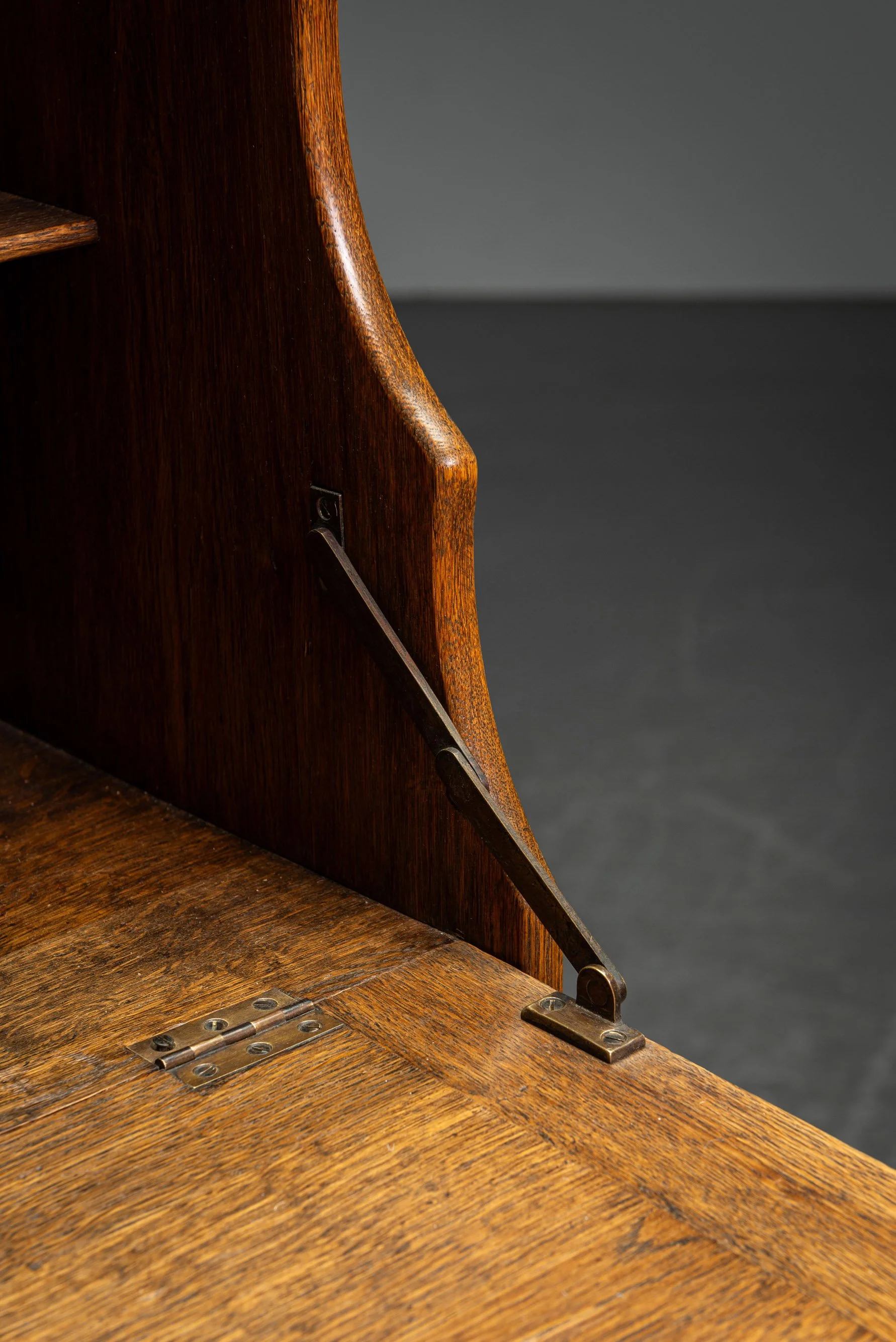 ST-2992026182142-1920s-Amsterdamse-School-Desk_11.jpg