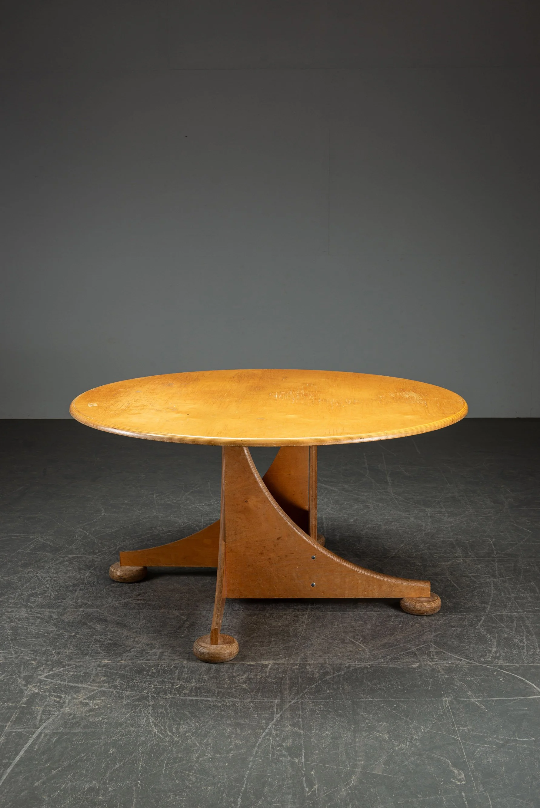 TA-2282024155601-Architectural-Dining-Table-by-Sjoerd-Soeters_06.jpg