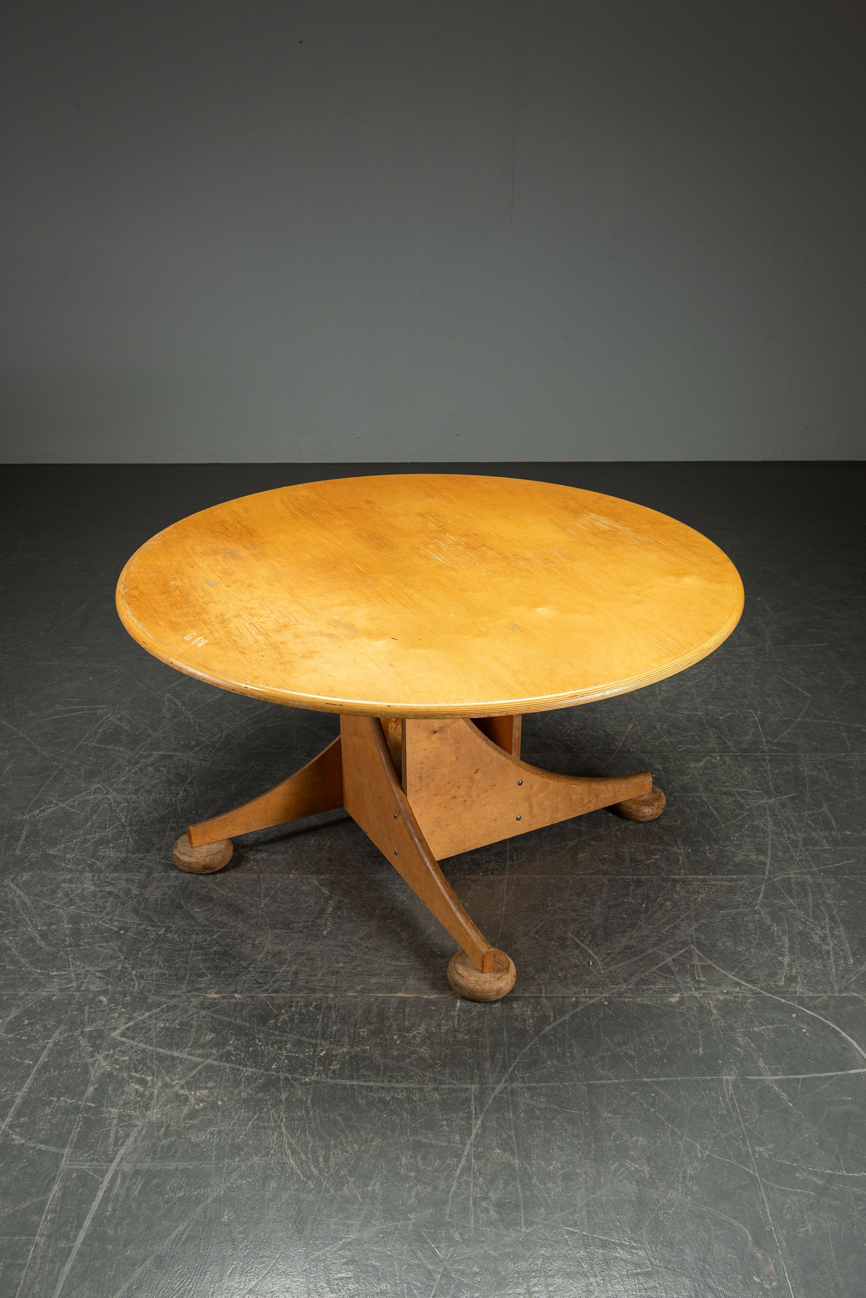TA-2282024155601-Architectural-Dining-Table-by-Sjoerd-Soeters_07.jpg
