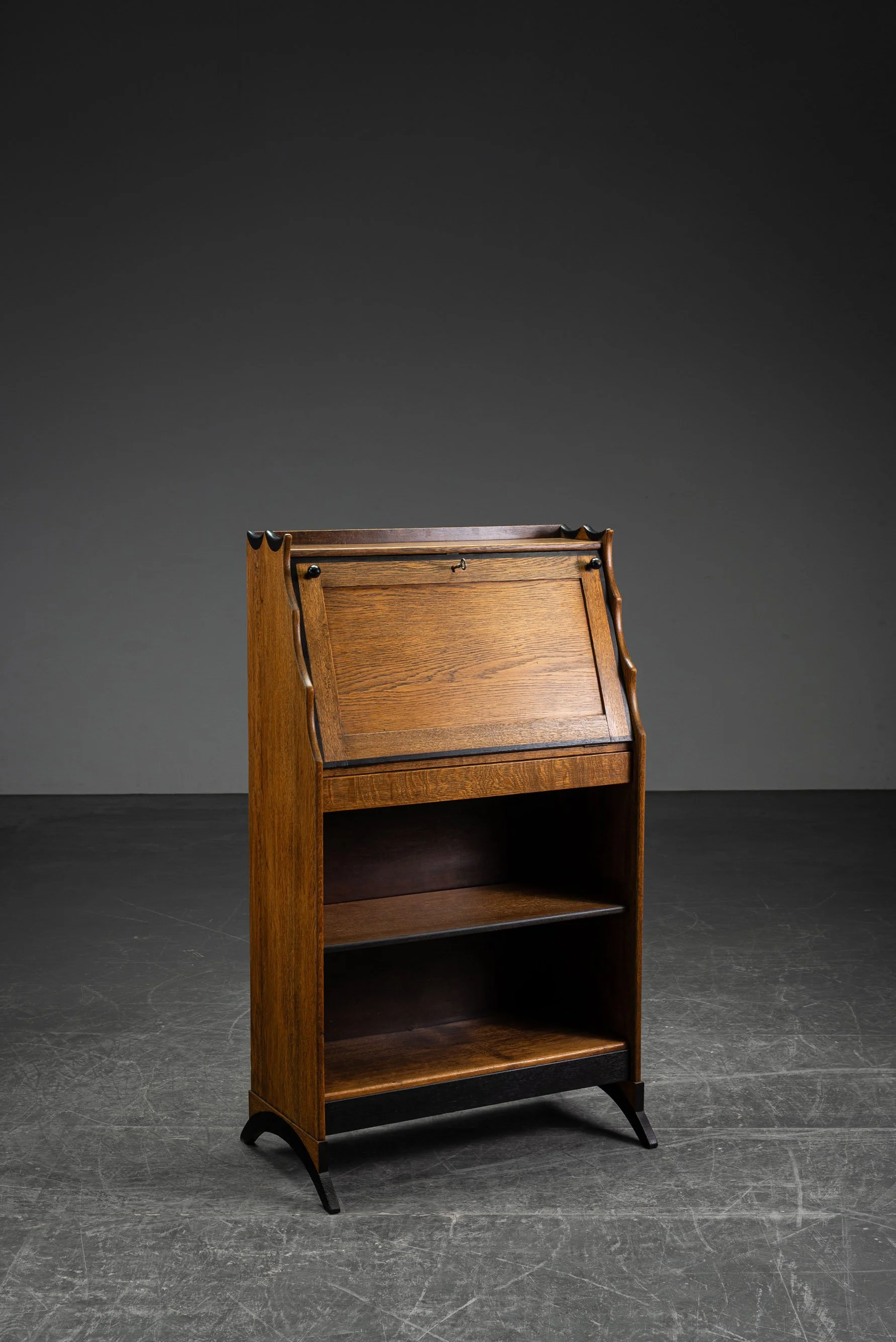 ST-2992026182142-1920s-Amsterdamse-School-Desk_05.jpg