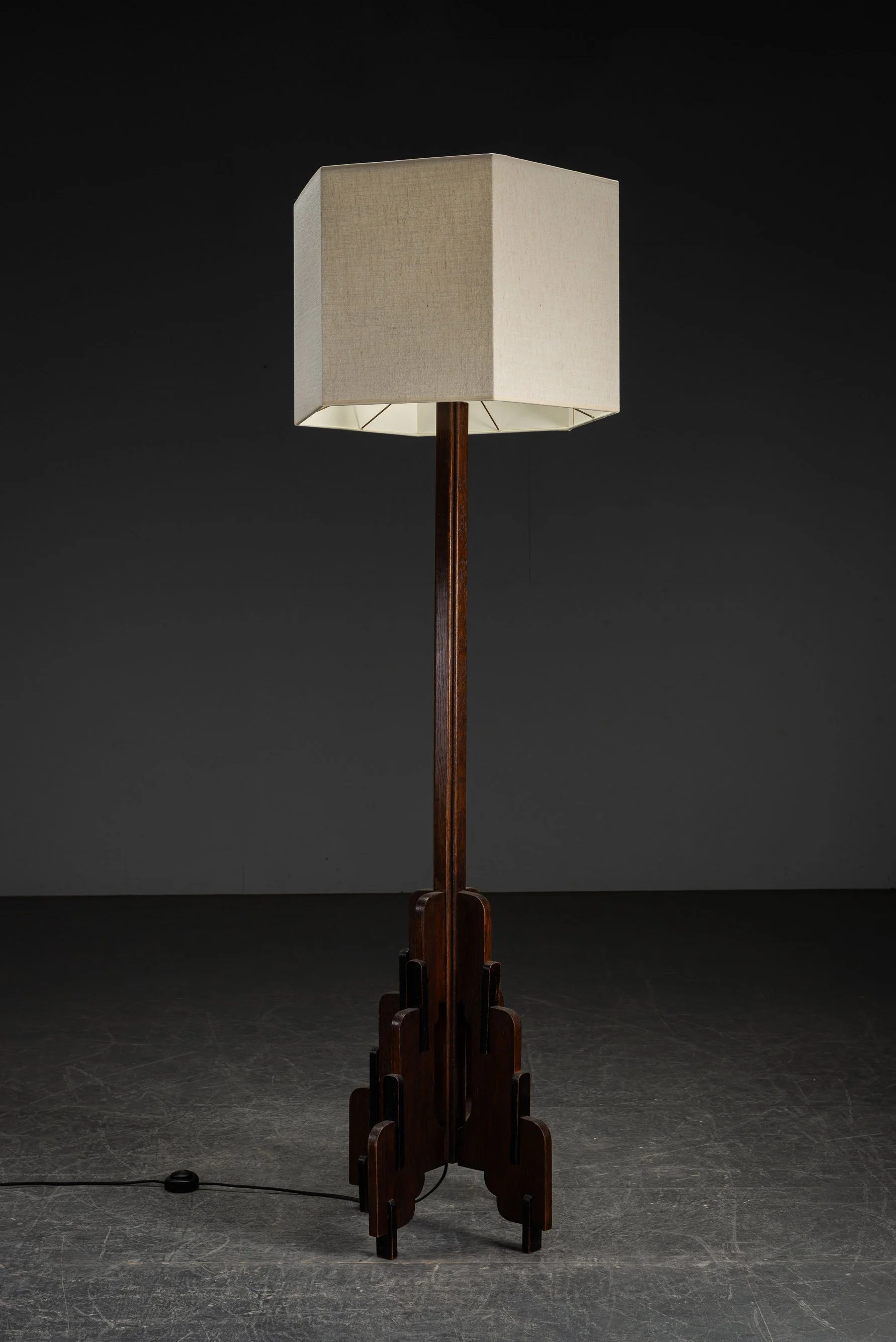 LI-2082024161812-1920s-Amsterdamse-School-Standing-Lamp_06.jpg