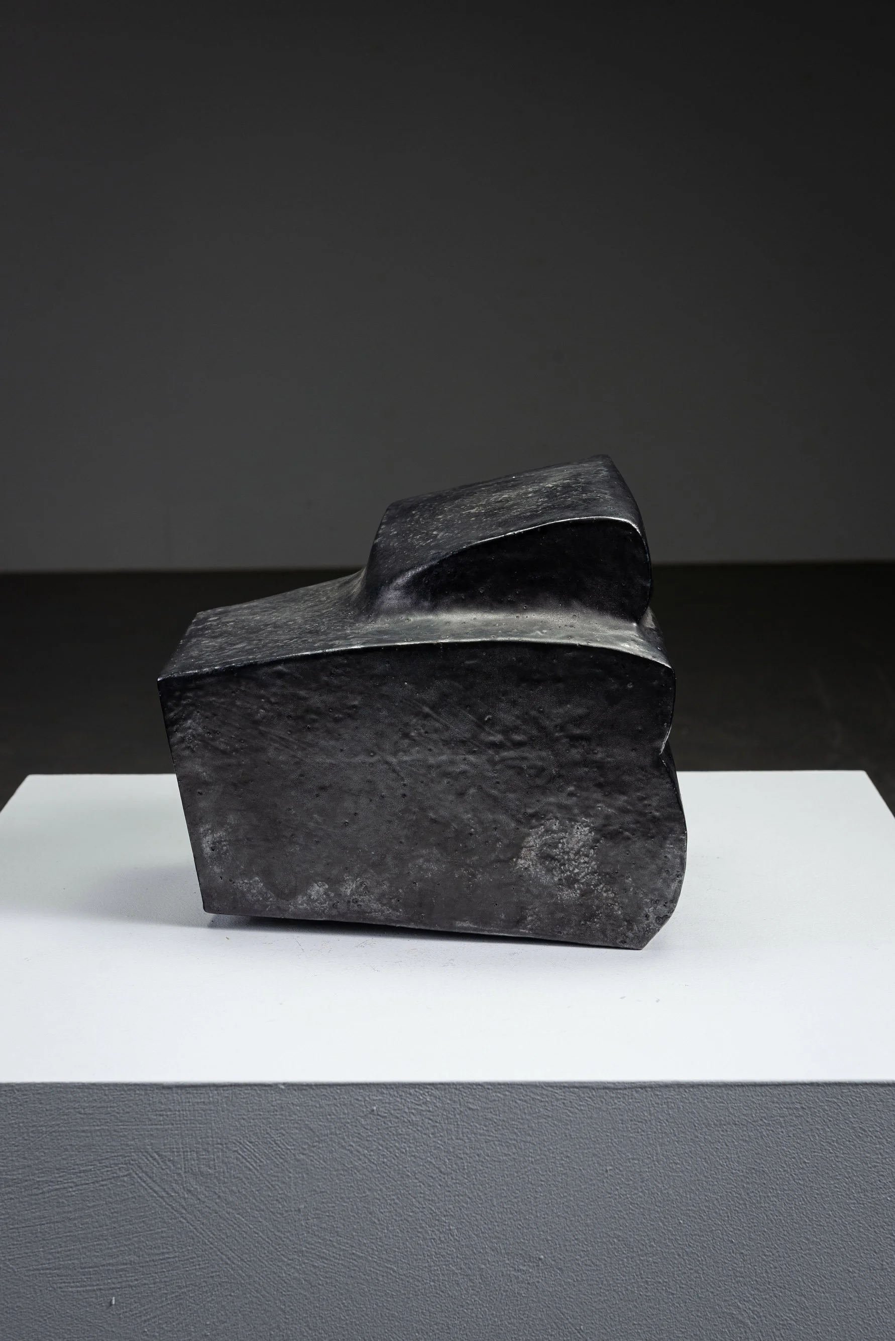 AR-31122025134741-Abstract-Sculpture-by-Cor-Dam-#42_04.jpg