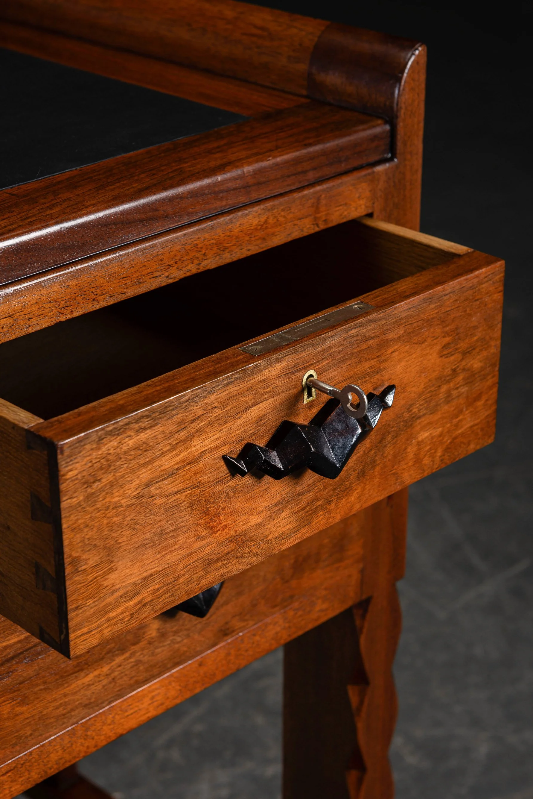 TA-242024214127-1920s-Amsterdamse-School-Desk_04.jpg