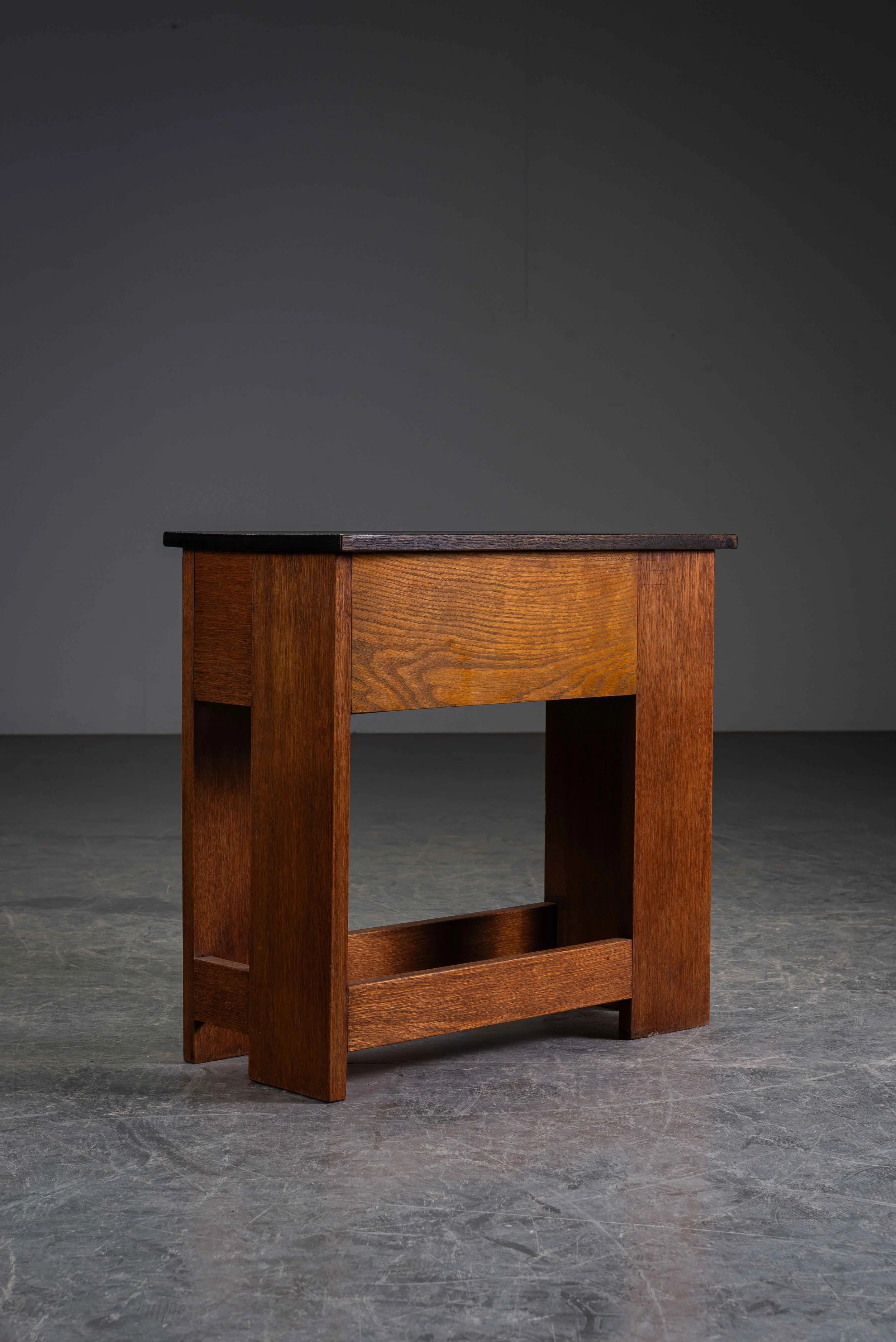 TA-3072025232027-1920s-Haagse-School-Side-Table-by-Cor-Alons_08.jpg