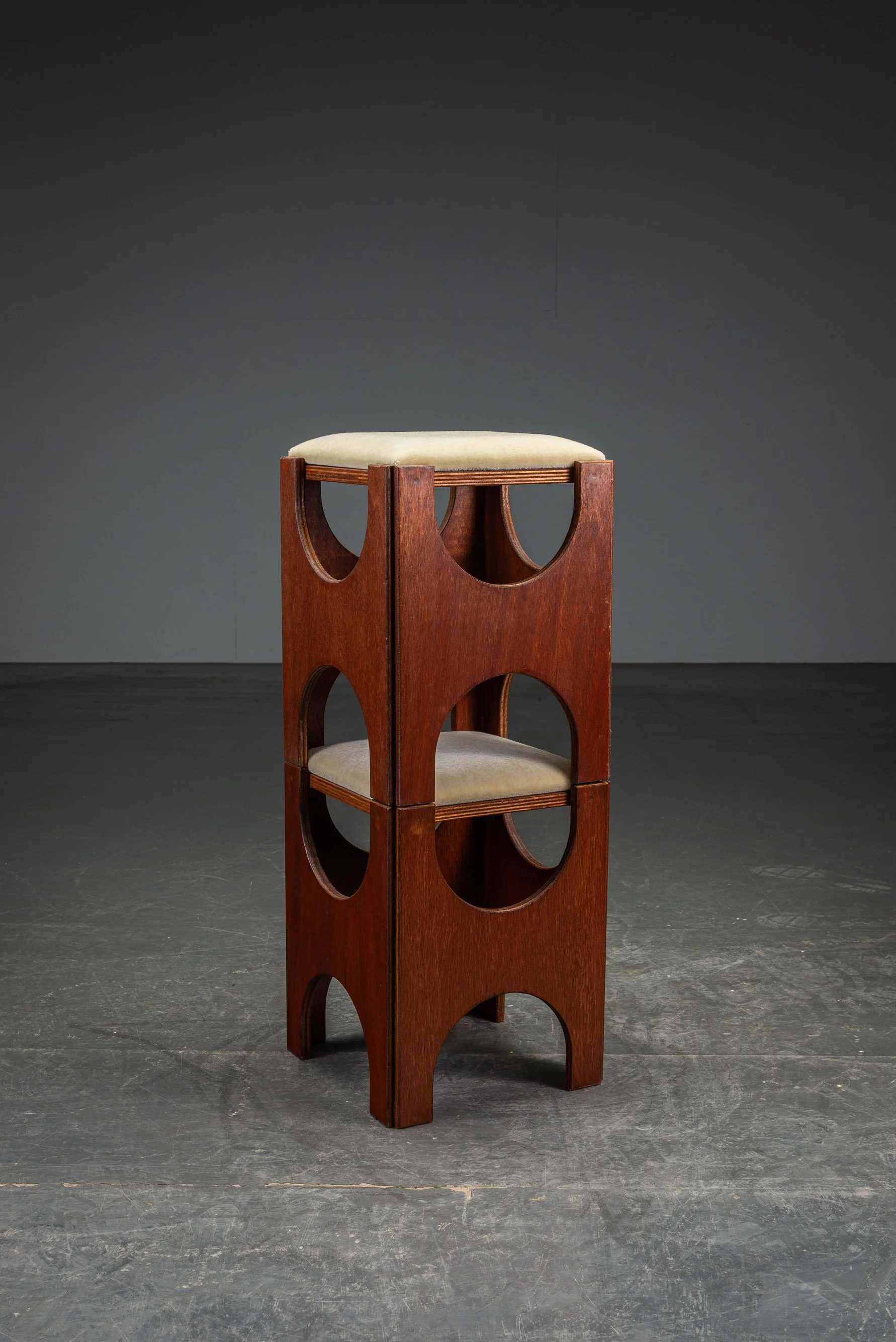 SE-280225152735+SE-280225152737-Modernist-Stools-by-Architect-Charles-Vandenhove_06.jpg