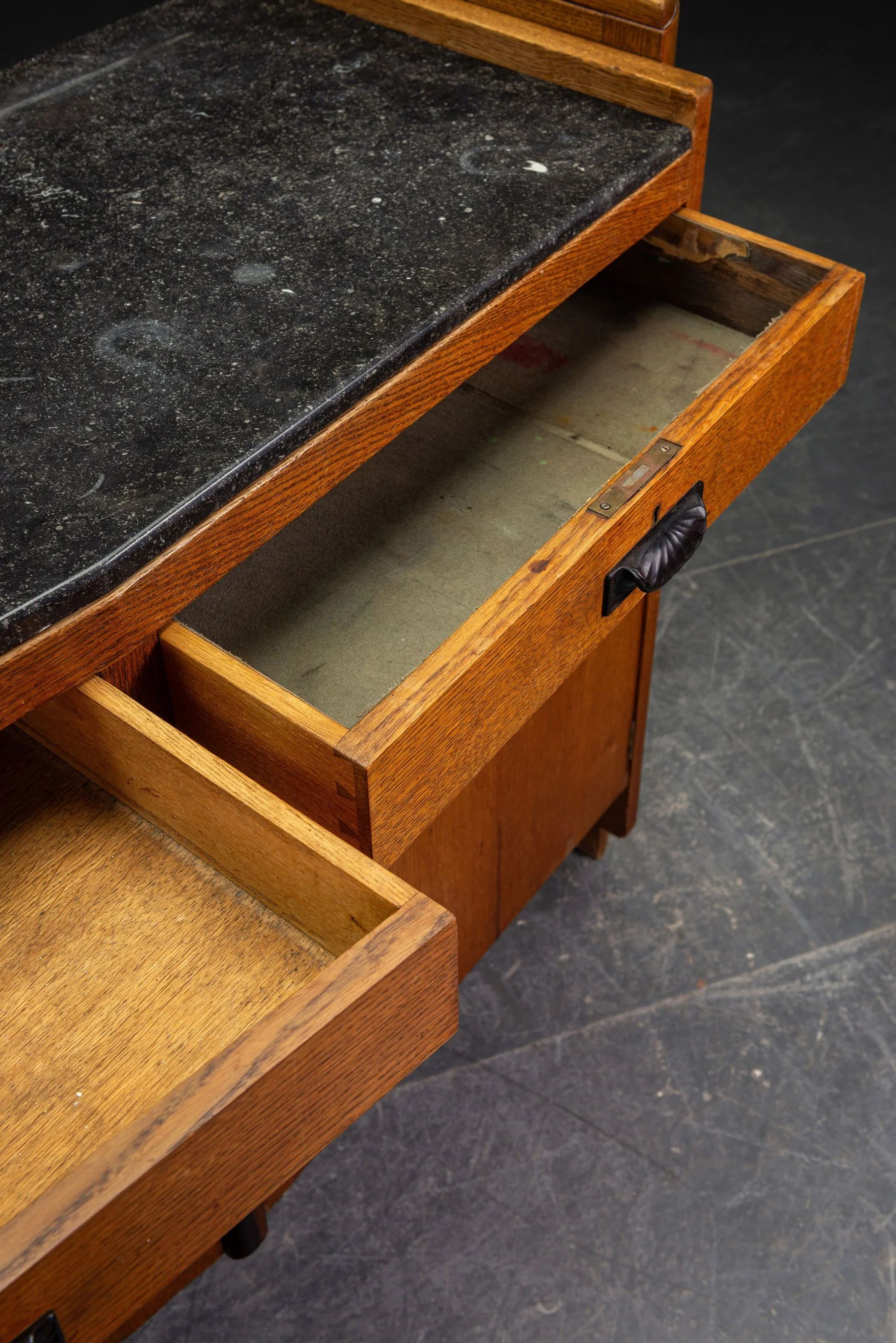 ST-1862026130400-1930s-Amsterdamse-School-Sideboard_04.jpg