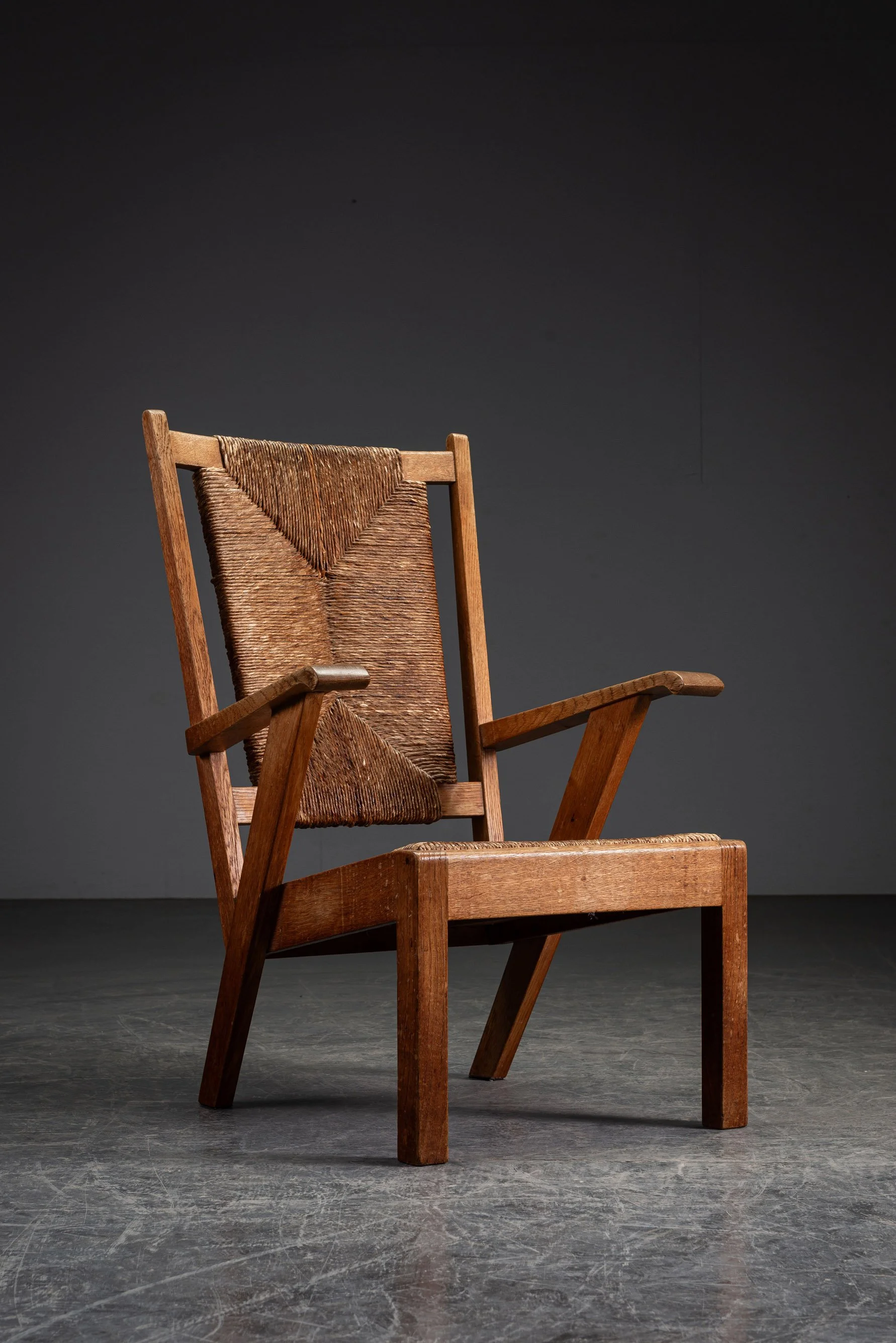 SE-482025192104-1940s-Modernist-Armchair_01.jpg
