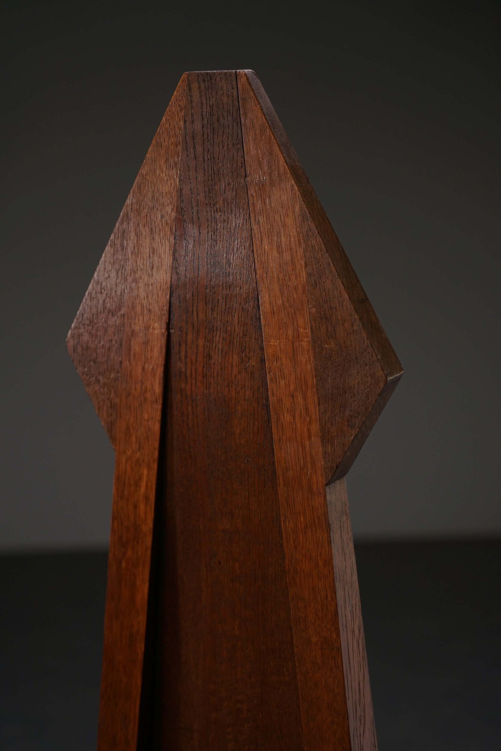 SE-050123142855-Rädecker-Side-Chair-with-Woodcarving_010.jpg