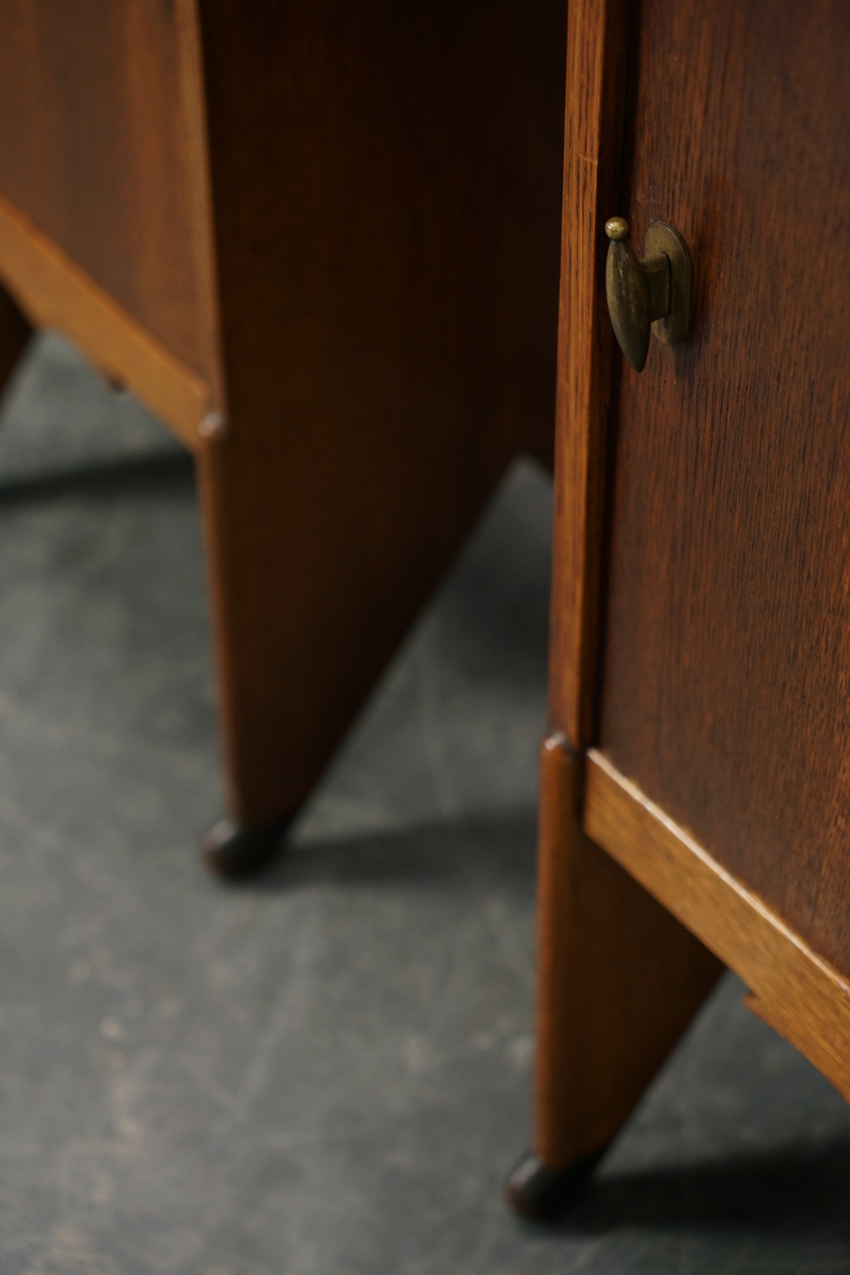 TA-1862025190425-Amsterdamse-School-Nightstands-by-Willem-Penaat_02.jpg