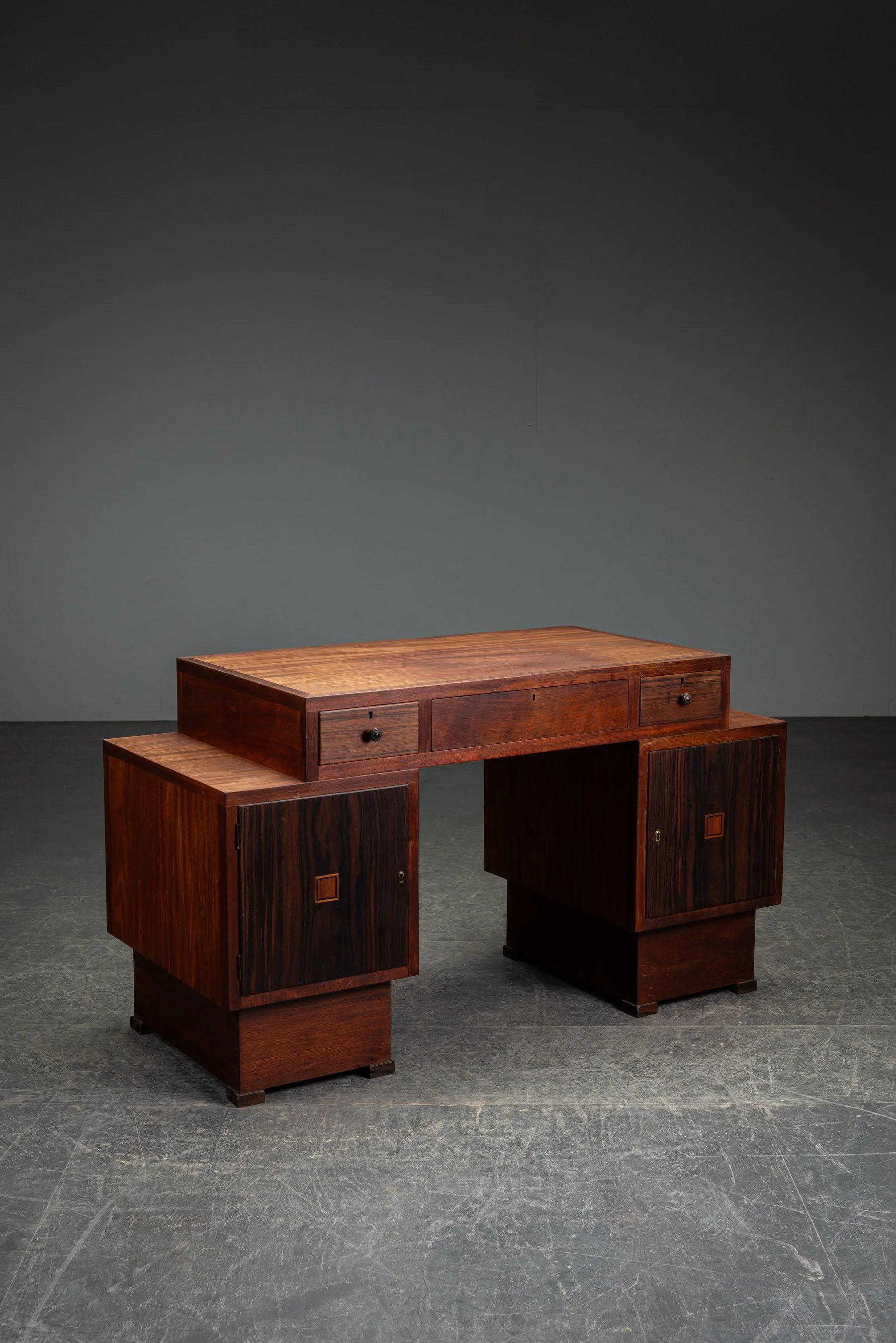 't Woonhuys Amsterdamse School Desk
