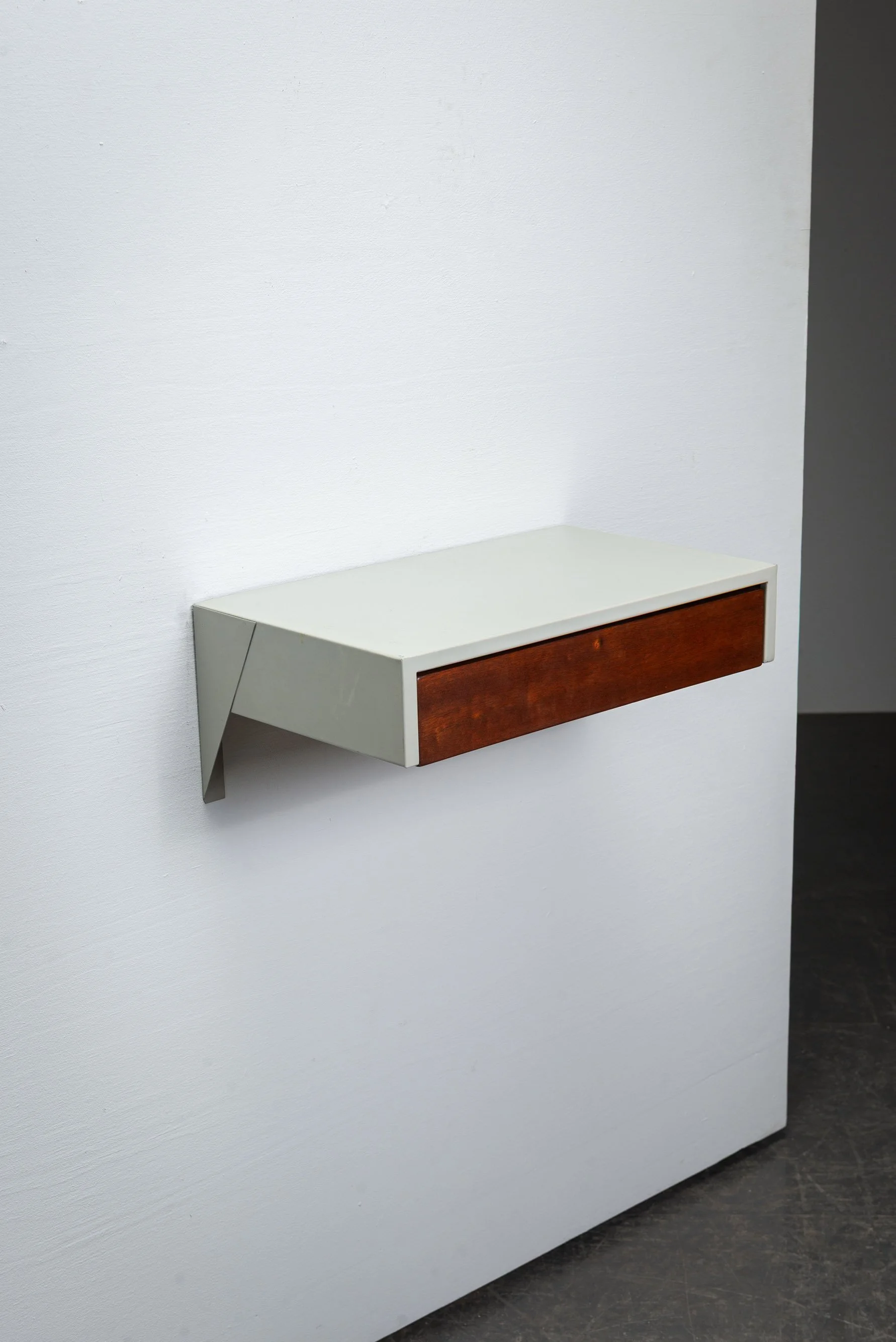 ST-1122026143544+ST-1922026103810-Minimalist-Shelving-by-Martin-Visser_09.jpg