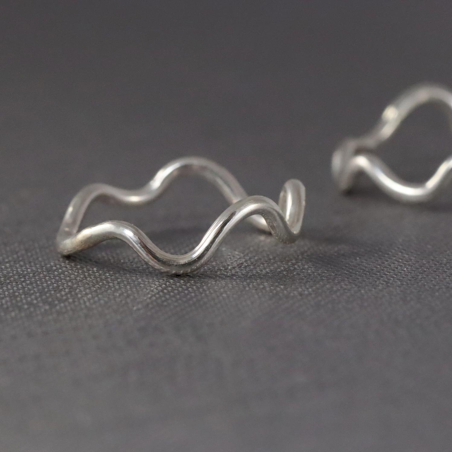 Silver-wiggle-wave-ring-cocobelle-jewellery5rs.jpg