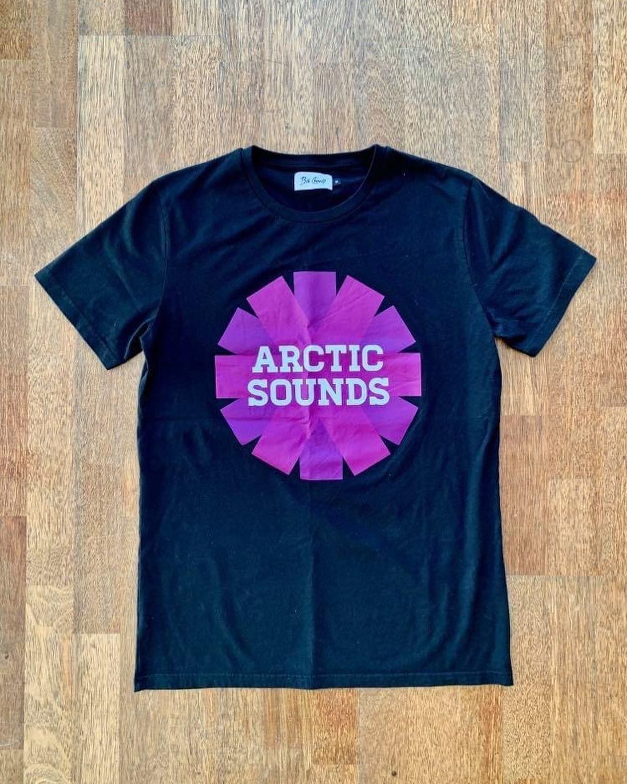 ARCTIC SOUNDS MERCHANDISE SALE ! - Very limited time only!
We are now putting the brand new Arctic Sounds merchandise up for sale for a very special reduced price! 💜 T-shirt ORIGINAL Logo: 200,- DKK (Size XS-XXL) 💜 T-shirt BLACK/WHITE Logo: 200,-