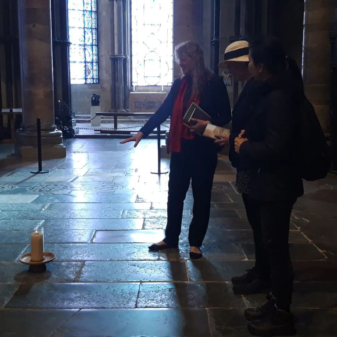 A very special moment with Canon Emma at Becket's shrine in a silent cathedral, setting off on our modern day pilgrimage...
#canterburycathedral  #canterburykent #pilgrimagetour #pilgrimage #pilgrimagejourney #pilgrimagesite #pilgrimlife #pilgrim
