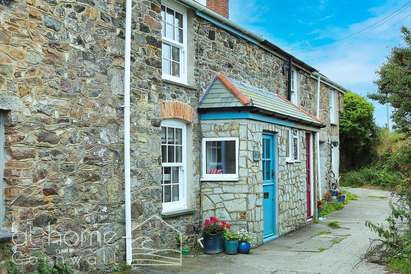 NEW LISTING 💥

St Agnes Beacon
&pound;390,000

Beacon Farm Cottages is an exciting and incredibly rare opportunity to own a beautifully restored, 2-bedroom, mid terrace, character Cornish cottage on the sought-after St Agnes Beacon. 
This stunning h