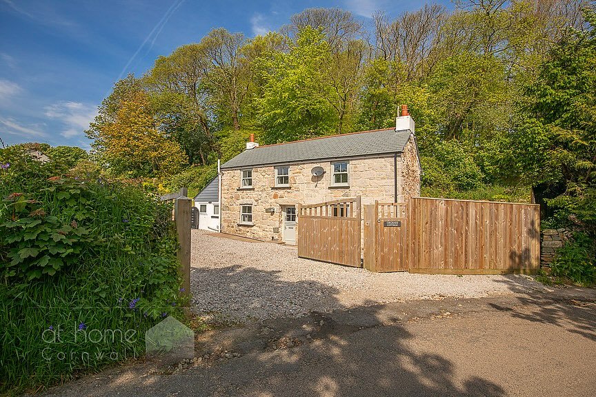 NEW LISTING 🏡💥

Pink Moors, Redruth
&pound;445,000

Tucked away on the outskirts of Redruth, is this beautifully renovated 3-bedroom detached granite Cornish cottage set within large landscaped and manicured gardens. 

The whole property enjoys com