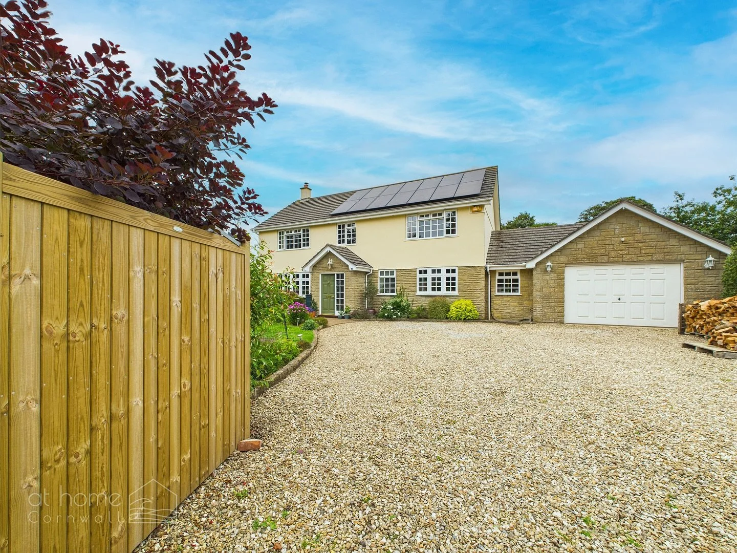 NEW LISTING ✨🏡

Alexandra Road | Nr Tehidy
&pound;775,000

Welcome to Alexandra Road, an outstanding and immaculately presented 5 bedroom detached residence set behind elegant gates on one of the most sought-after locations in the Tehidy area.

Inte