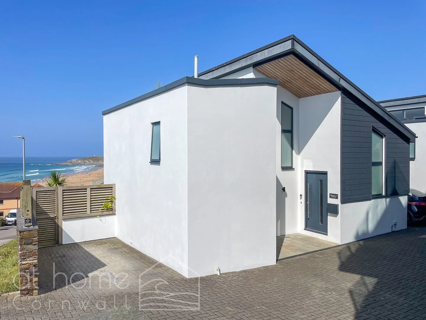 * This gorgeous property is unexpectedly back on the market due to a collapse in the chain ⛓️‍💥 
Pentire | Newquay 
£895,000
We are delighted to bring to the market this outstanding two-storey 4-bedroom detached coastal residence which c
